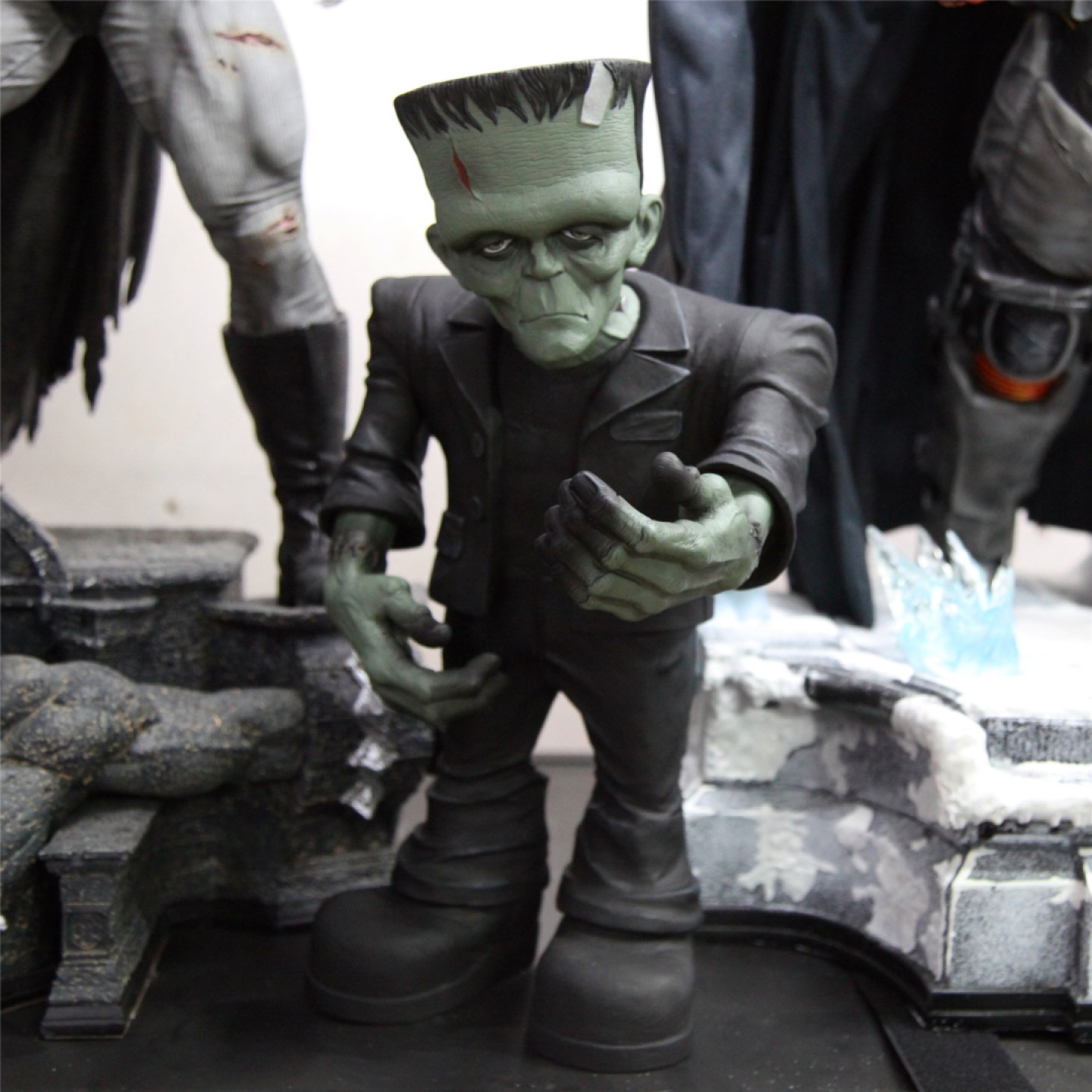 零元拍：初版MEZCO18寸环球怪物宇宙科学怪人弗兰肯潮玩公仔人偶模型，全新未拆。中拍还送价值25元盒乐屋定分卡一套