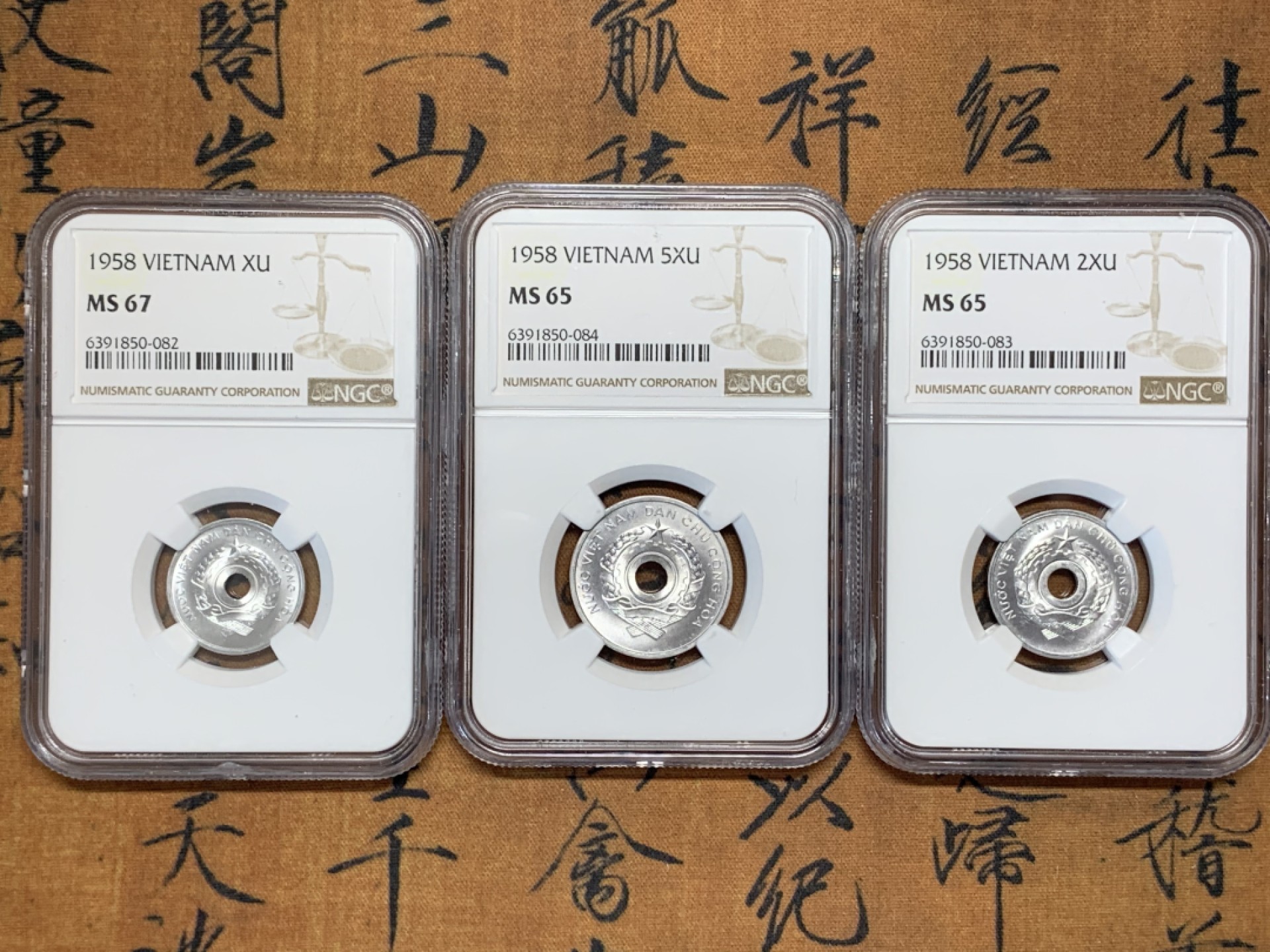 《竞宝斋》第96场-本周日，周一，周四，3场连拍（全场不限金额包邮） 印支三兄弟–ngc 越南1958年高分ms铝币一套3枚