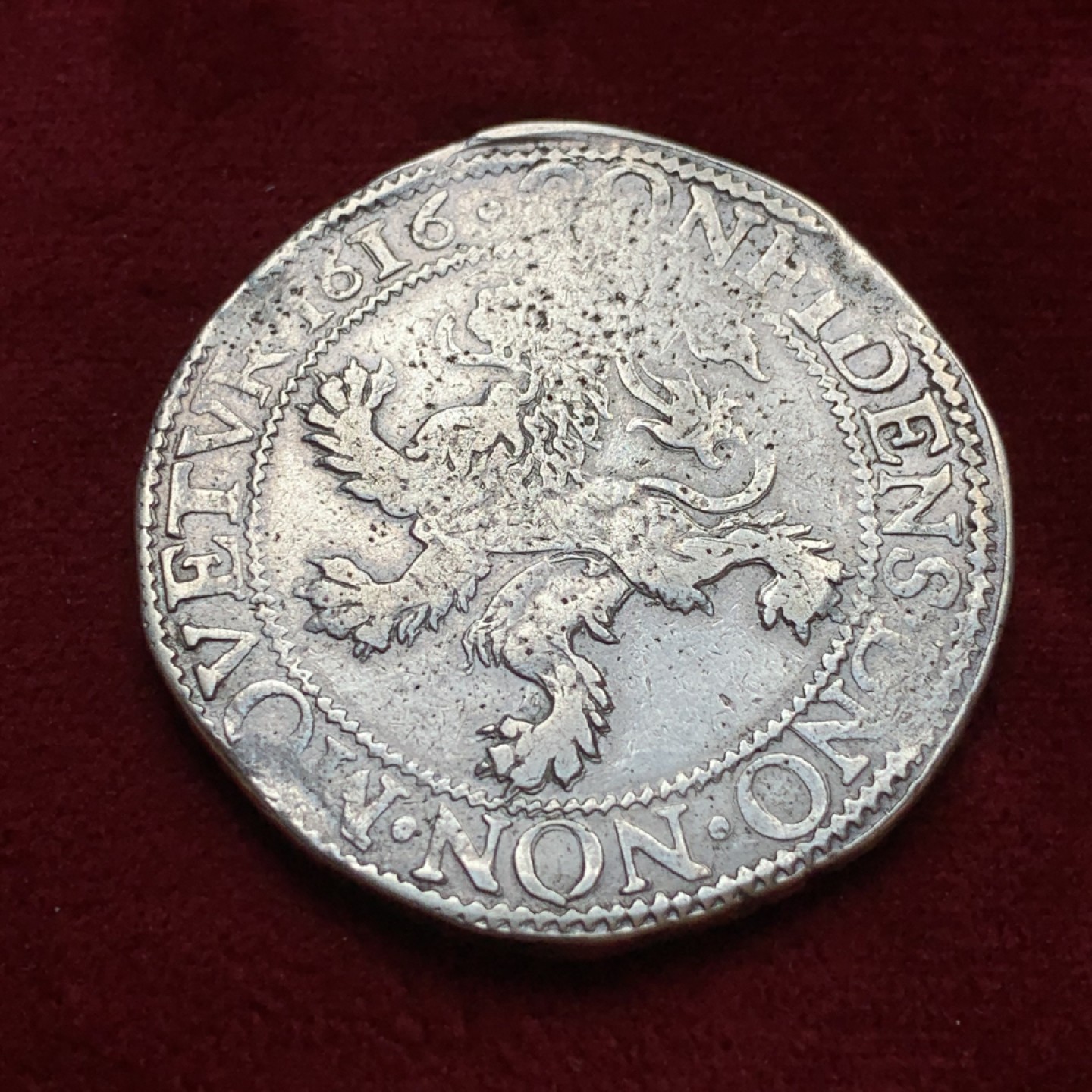 《竞宝斋》第96场-本周日，周一，周四，3场连拍（全场不限金额包邮） 图案铭文很完整 1633年 荷兰 荷兰省 武士狮子泰勒 大银币 图案和铭文比同期打制好很多很完整