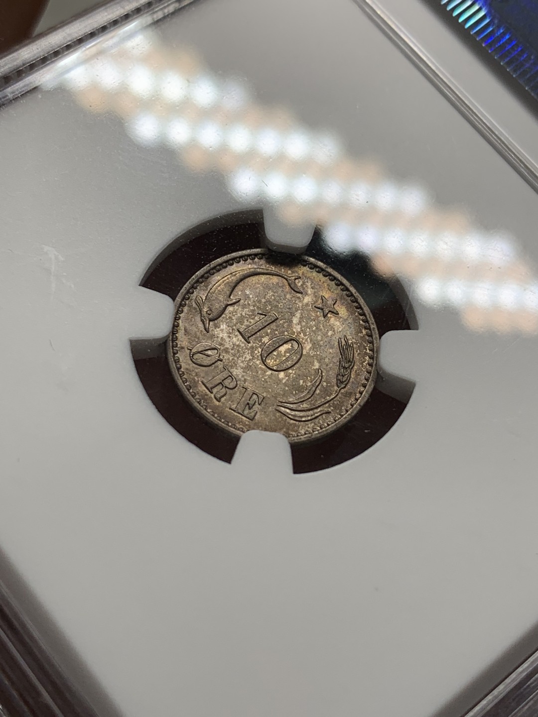 《竞宝斋》第96场-本周日，周一，周四，3场连拍（全场不限金额包邮） NGC MS64 丹麦 1905年 10ORE 银币 双面深彩包浆 细节非常好 海豚灵动