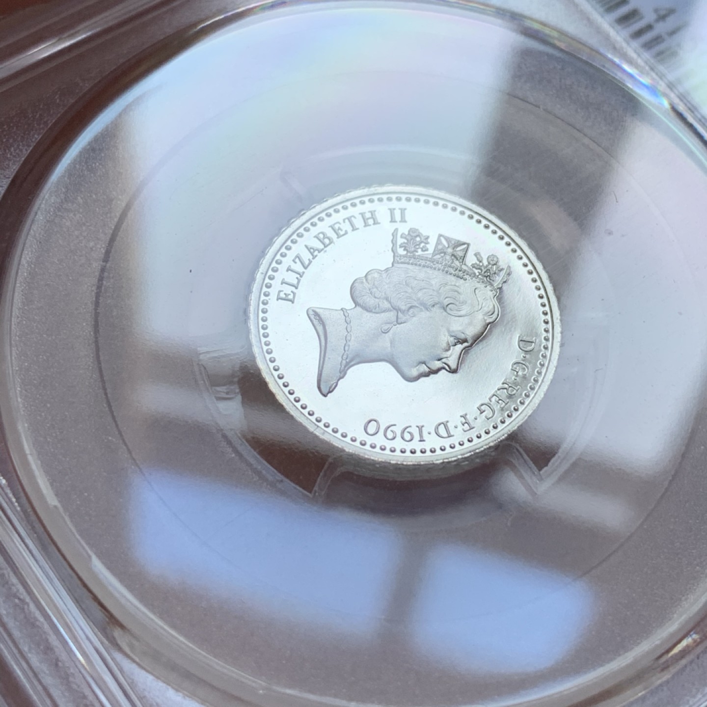 《竞宝斋》第96场-本周日，周一，周四，3场连拍（全场不限金额包邮） PCGS PR68-69 DCAM 英国 1990年 精制5便士银币大小版一对（带原盒）（冠军+亚军分）深度镜面 发行量35000枚