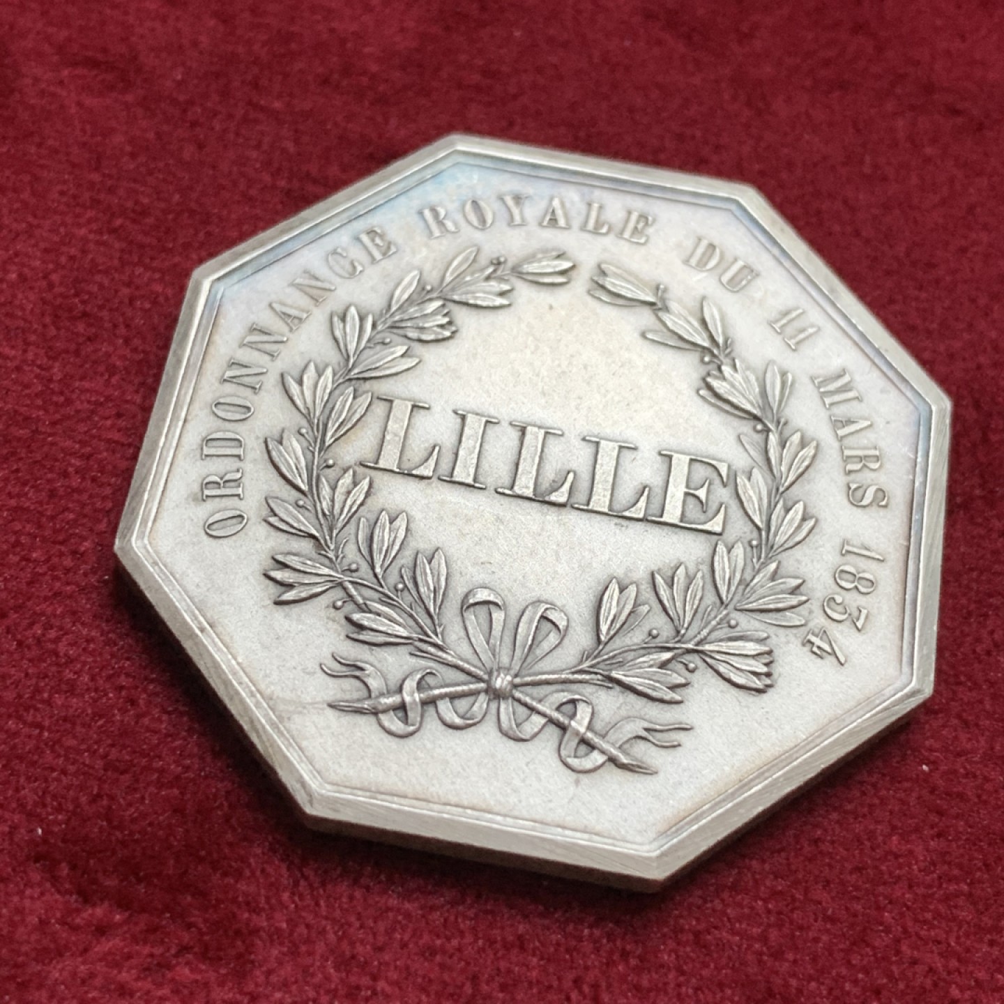 《竞宝斋》第96场-本周日，周一，周四，3场连拍（全场不限金额包邮） 法国1834年鸢尾花纹章大八角代币  丰饶角边铭 36.5毫米 20.7克