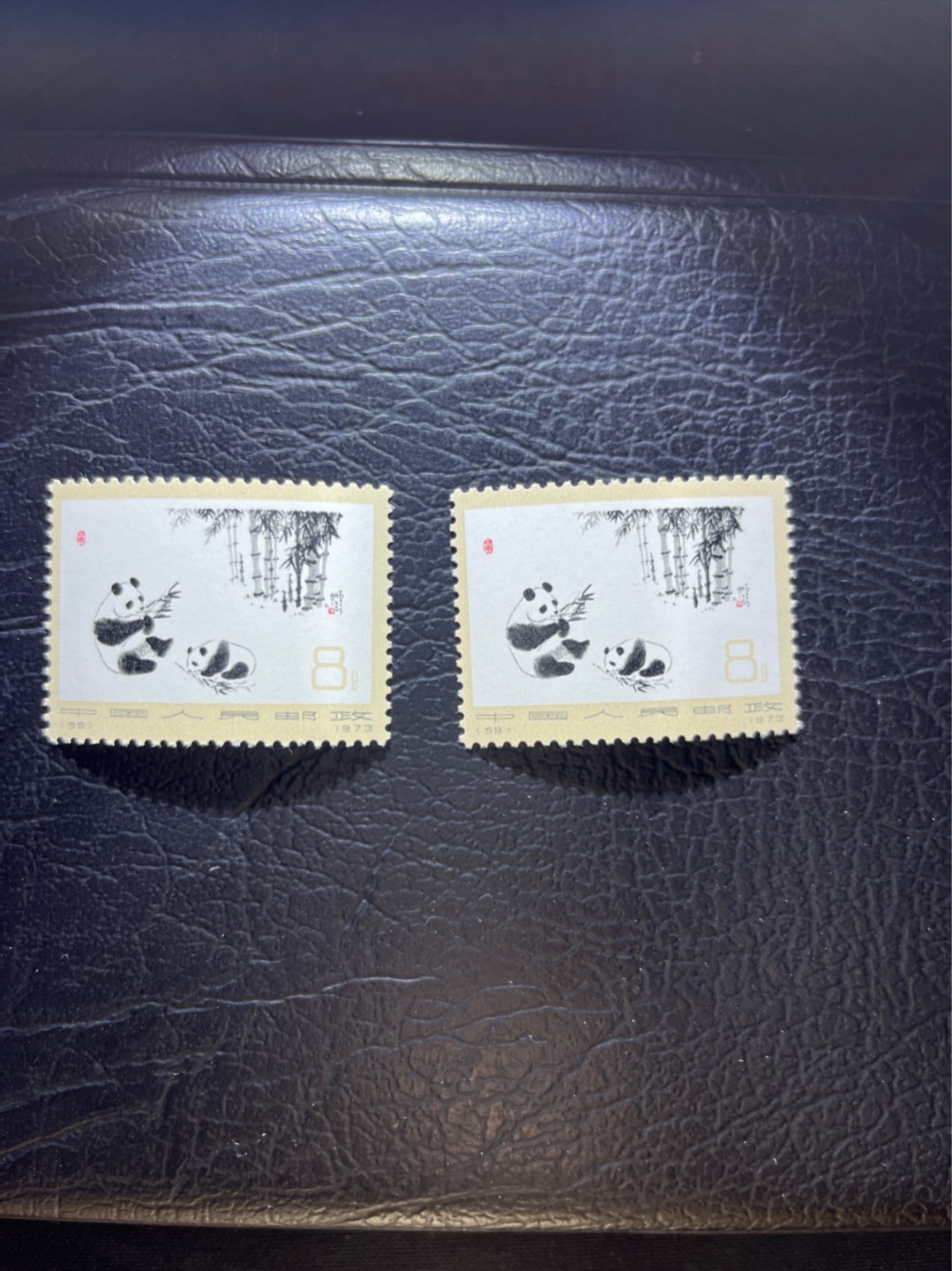 洪涛臻品 精选邮票限时拍卖第三十三期 编号熊猫N59  2枚，版撕全品嘎嘎绝，齿孔非常新，完美品相，背面雪白，不是赵涌所谓的全品能比的，所有拍品包过灯，全品可评级，注意捡漏