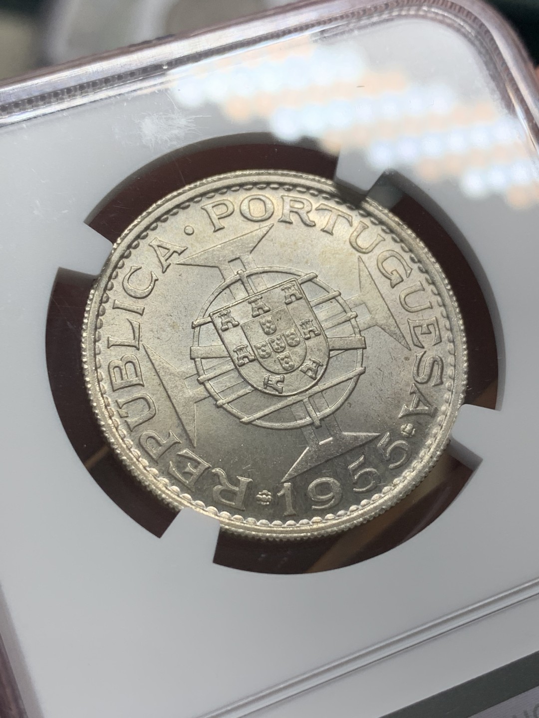 《竞宝斋》第96场-本周日，周一，周四，3场连拍（全场不限金额包邮） NGC MS65 葡属安哥拉1955年20埃斯库多银币 高分好品