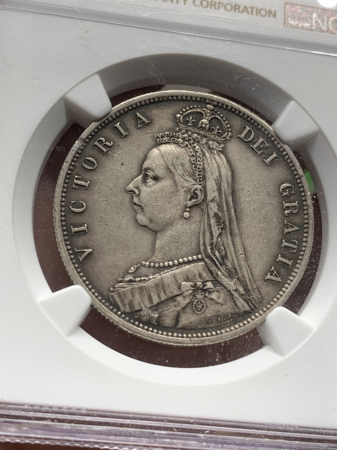 《竞宝斋》第96场-本周日，周一，周四，3场连拍（全场不限金额包邮） NGC-XFD 英国维多利亚 1887年1/2克朗 银币 币面细节清晰磨损少