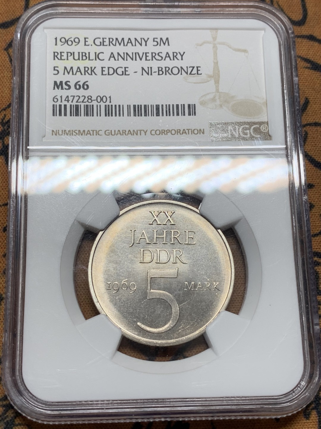 《竞宝斋》第96场-本周日，周一，周四，3场连拍（全场不限金额包邮） NGC MS66 东德1969年5马克 白铜少见 冠军分数