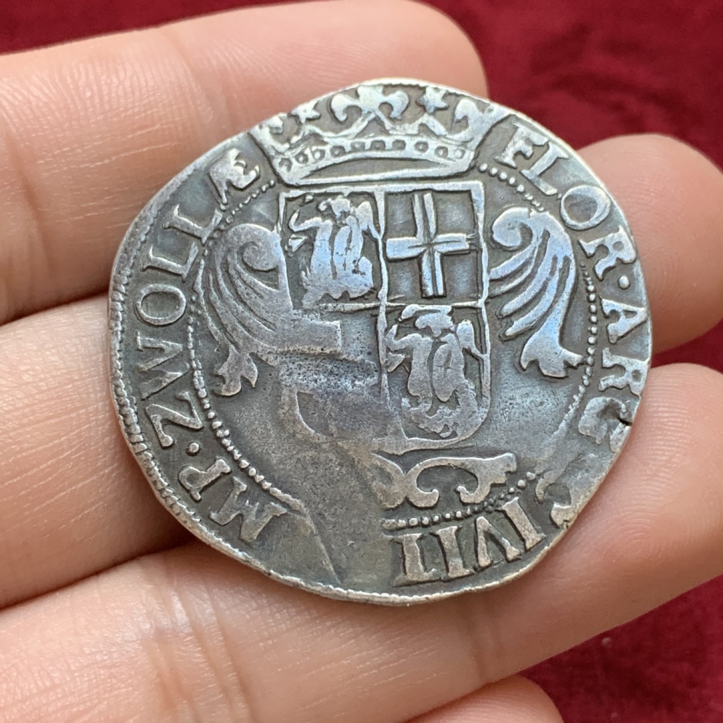 《竞宝斋》第96场-本周日，周一，周四，3场连拍（全场不限金额包邮） 打制深包浆深 荷兰 上艾瑟尔省 兹沃勒市 弗罗林/28Stuiver/三分之二泰勒 17世纪前半期 大银币 对这个品种来说打制很不错，铭文打制很深，图案比较完整