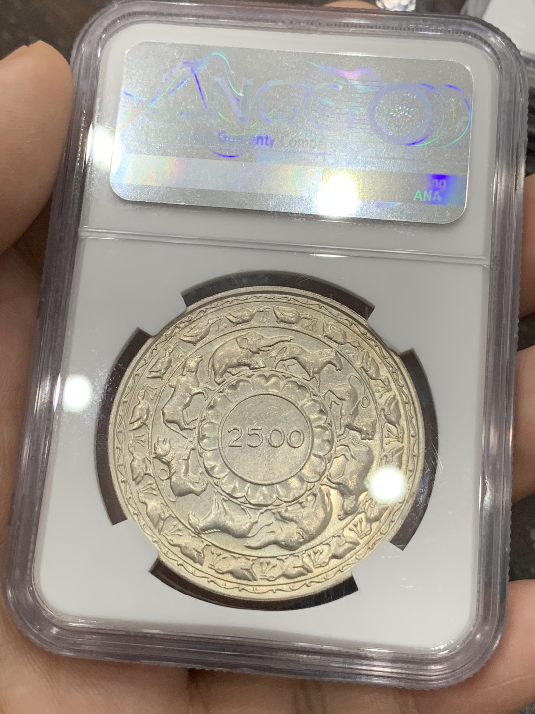 《竞宝斋》第96场-本周日，周一，周四，3场连拍（全场不限金额包邮） NGC-MS64 锡兰 1957年 纪念佛教2500周年 5卢比 大银币 热门品种 带彩