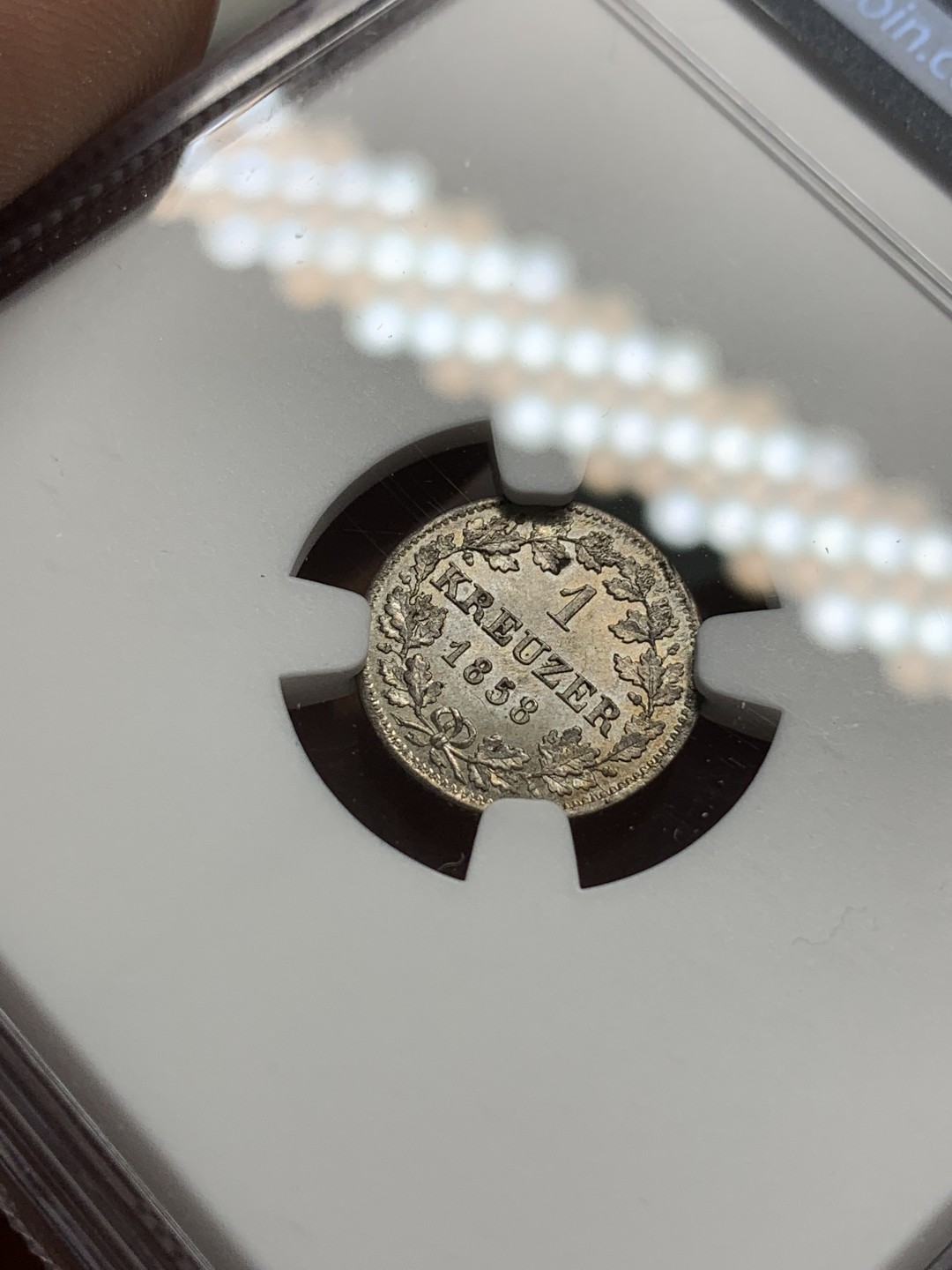 《竞宝斋》第96场-本周日，周一，周四，3场连拍（全场不限金额包邮） NGC-MS64 巴伐利亚1858年1克鲁泽小银币，原光饱满，带转光