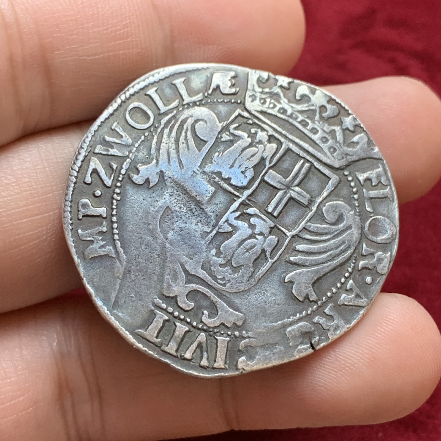 《竞宝斋》第96场-本周日，周一，周四，3场连拍（全场不限金额包邮） 打制深包浆深 荷兰 上艾瑟尔省 兹沃勒市 弗罗林/28Stuiver/三分之二泰勒 17世纪前半期 大银币 对这个品种来说打制很不错，铭文打制很深，图案比较完整