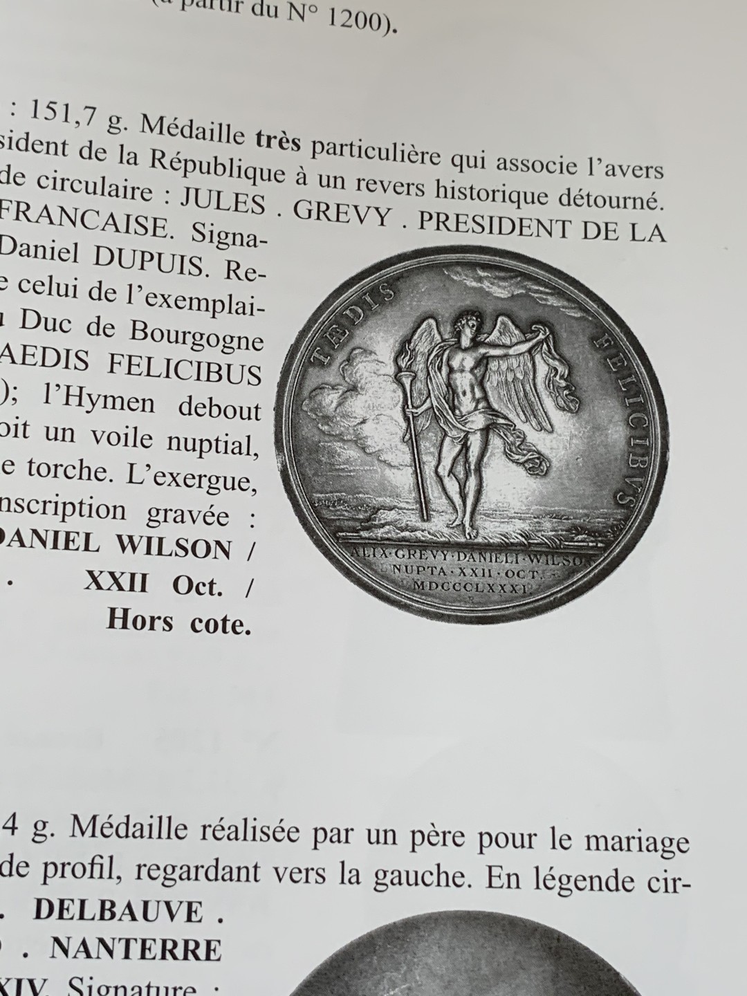 《竞宝斋》第96场-本周日，周一，周四，3场连拍（全场不限金额包邮） 法国 结婚 纪念章 目录 厚达 320页 重达1.6公斤 A4纸大小 亏运费的品种 不过介绍的非常详细 版本众多