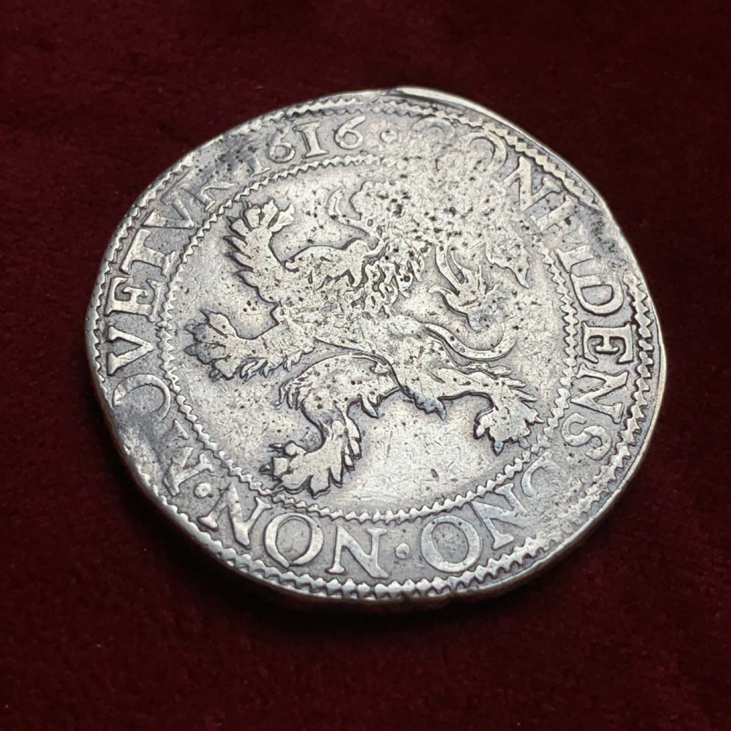 《竞宝斋》第96场-本周日，周一，周四，3场连拍（全场不限金额包邮） 图案铭文很完整 1633年 荷兰 荷兰省 武士狮子泰勒 大银币 图案和铭文比同期打制好很多很完整