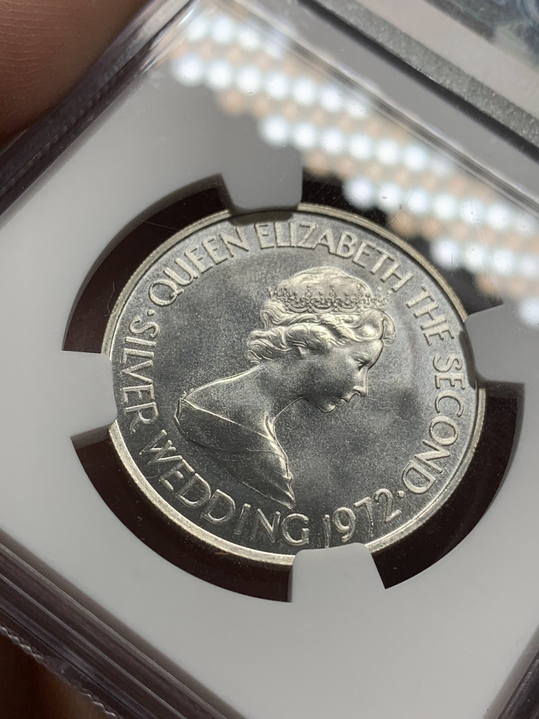 《竞宝斋》第96场-本周日，周一，周四，3场连拍（全场不限金额包邮） NGC MS66 泽西岛1972年 1镑银币 35周年纪念标签