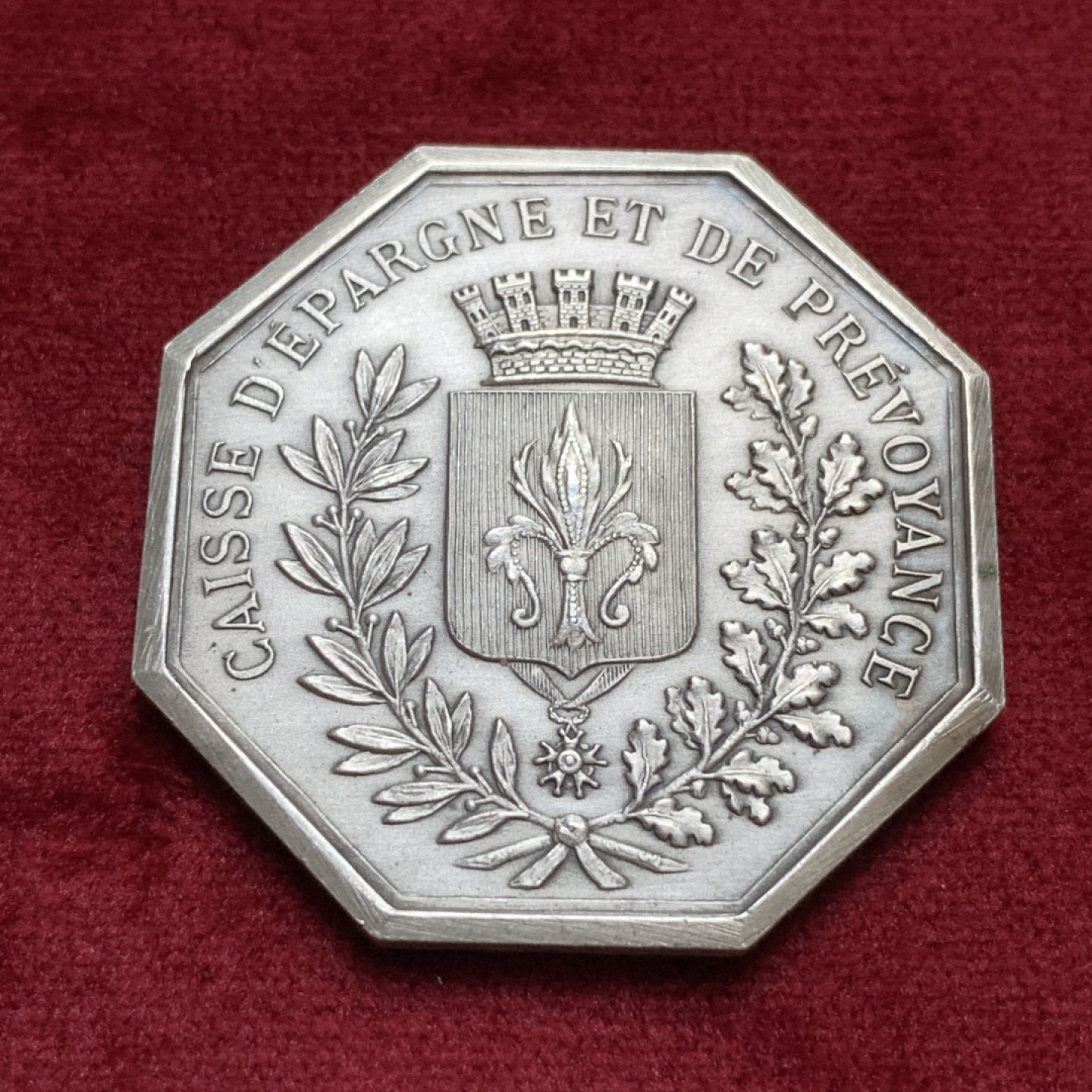 《竞宝斋》第96场-本周日，周一，周四，3场连拍（全场不限金额包邮） 法国1834年鸢尾花纹章大八角代币  丰饶角边铭 36.5毫米 20.7克