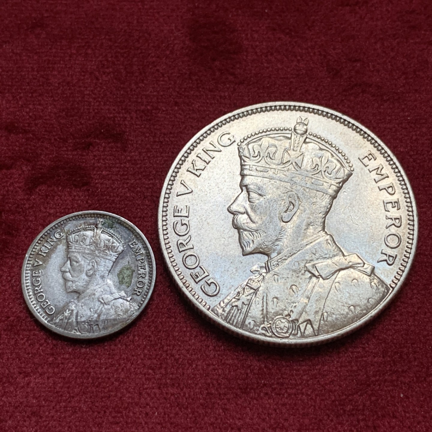 《竞宝斋》第96场-本周日，周一，周四，3场连拍（全场不限金额包邮） 银币两枚  新西兰 1933年半克朗银币+新西兰 1934年 3便士 银币   乔治五世 少见品种