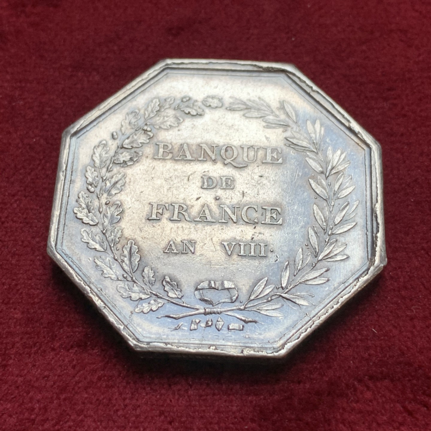 《竞宝斋》第96场-本周日，周一，周四，3场连拍（全场不限金额包邮） 法国法兰西银行大八角代币 早期手指铭 36毫米 23.7克