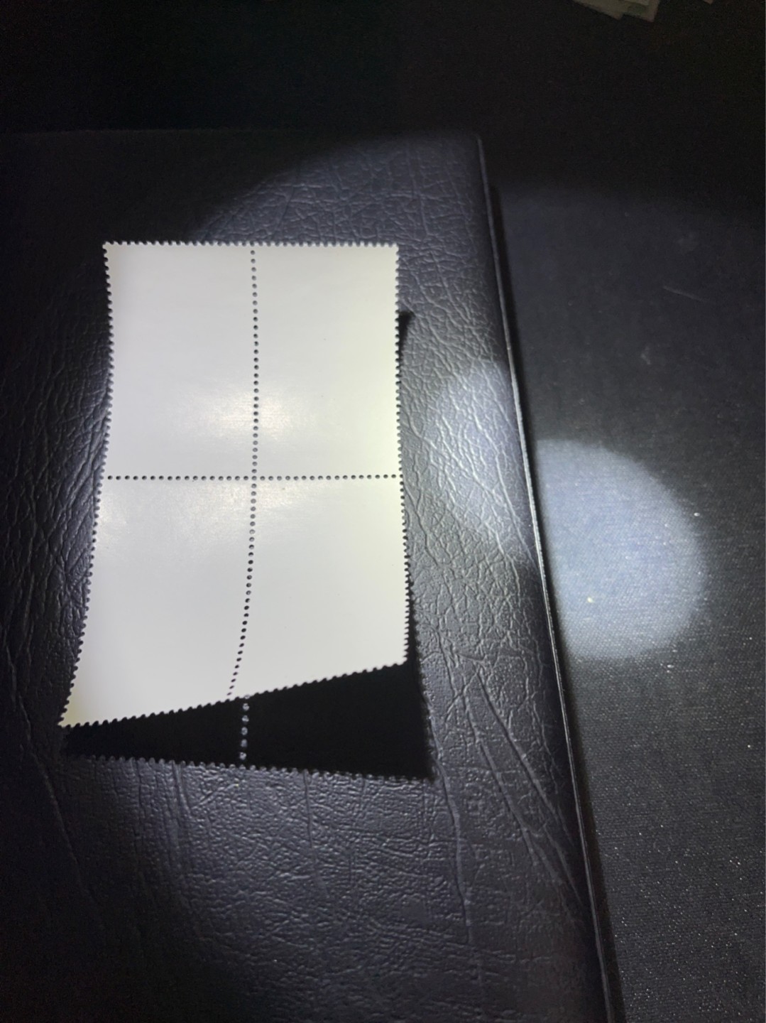 洪涛臻品 精选邮票限时拍卖第三十七期 特68新安江4-3盖销 四方连，品相可以用完美来形容， 版撕全品嘎嘎绝，背胶雪白，非常漂亮。解放初的经典票，整版撕开，面艳胶白，票挺洁净，齿孔完美，收藏评级两相宜。老纪特的版票资源十分稀缺难寻，机会来临时必须抓住。