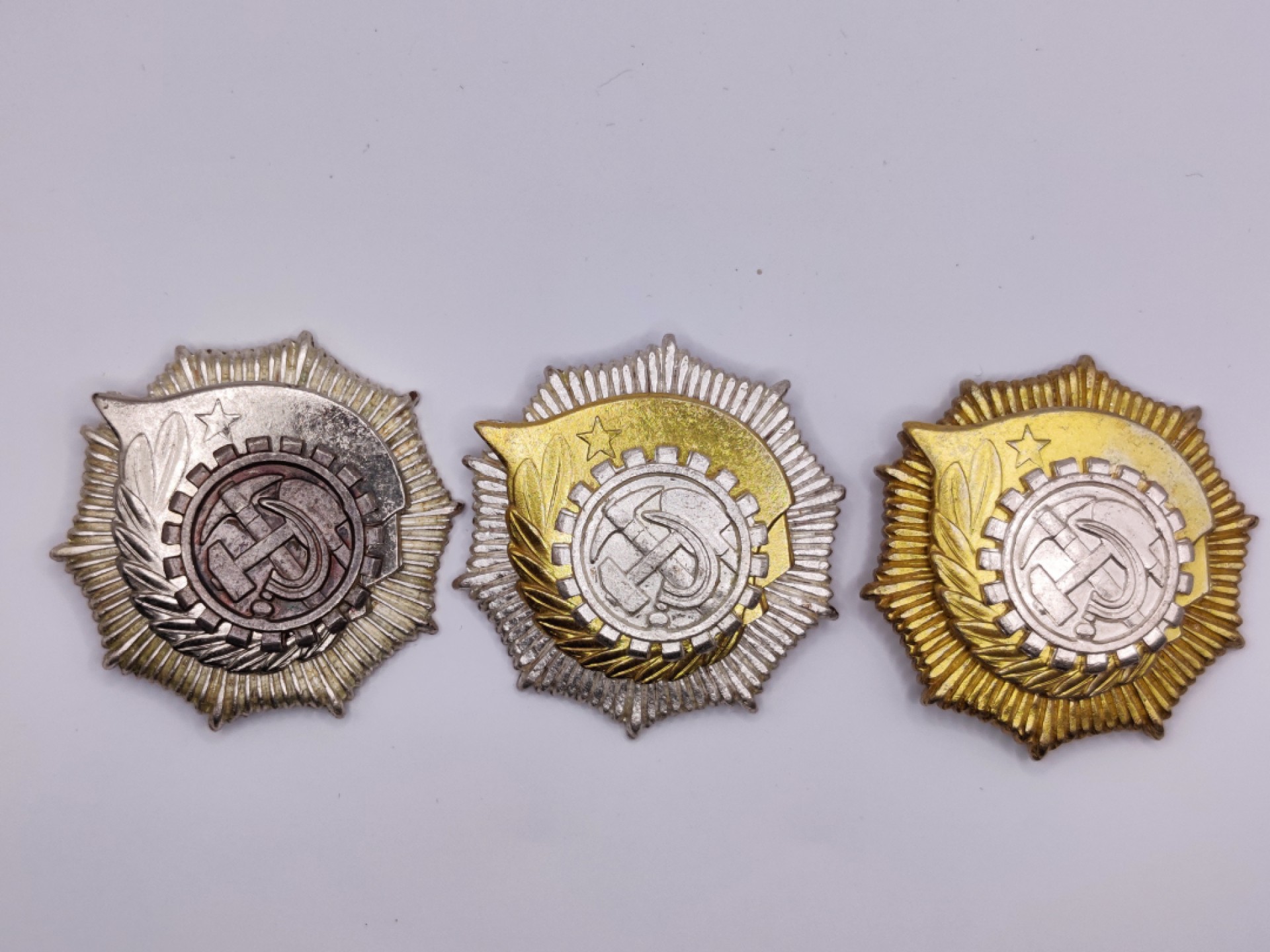 第二期 全场0元起拍 咸鱼国勋章拍卖专场 22年9月25日（周日）开始 阿尔巴尼亚劳动红旗勋章 一二三级一组