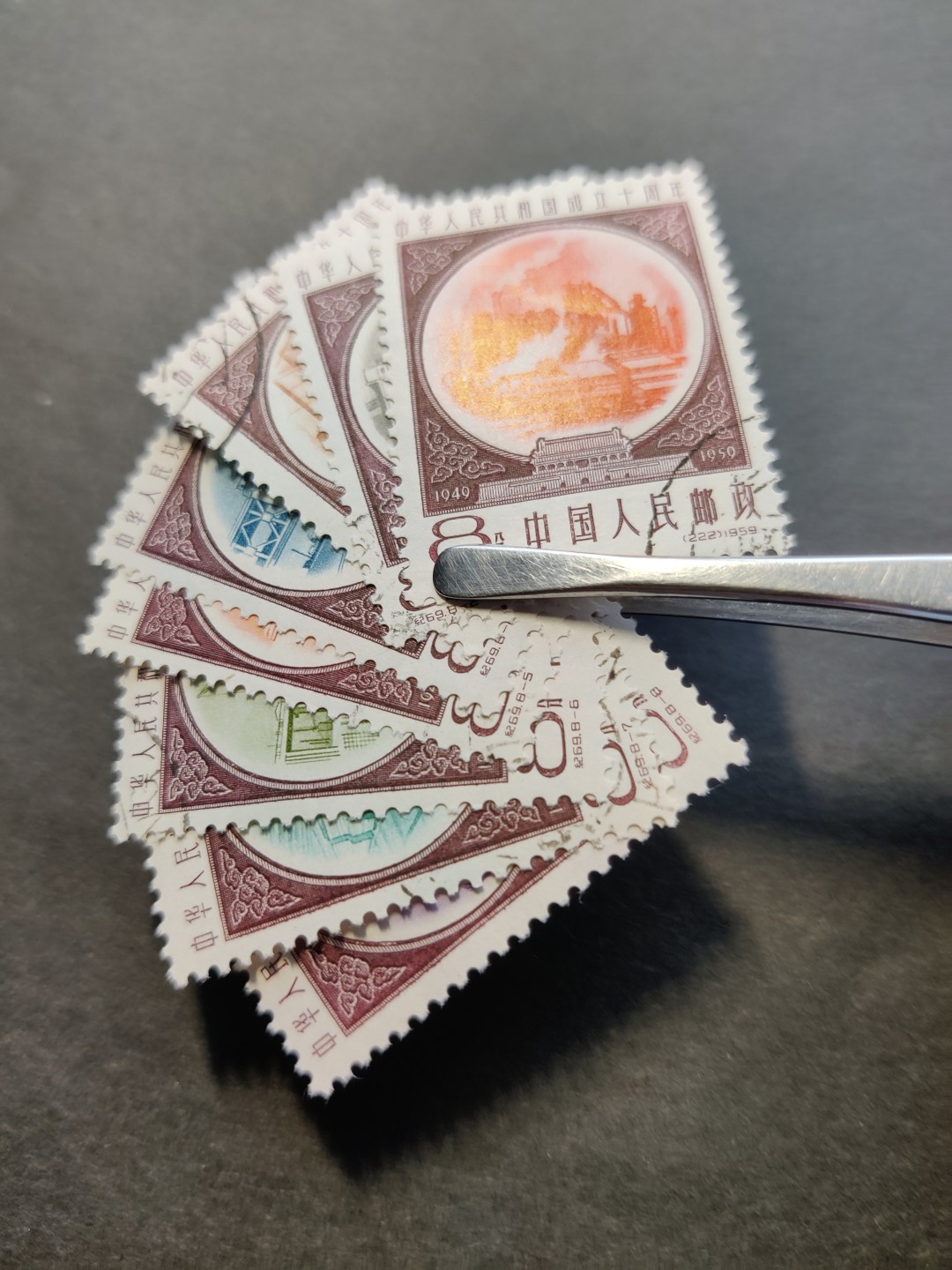 洪涛臻品 精选邮票限时拍卖第三十四期 纪69建国盖销全套，正面艳丽，原胶白胶润亮，票挺，更难得的事是没有该票很常见的黄与阴阳胶！有轻微的贴纸残余透明胶痕。十分难得的品相！