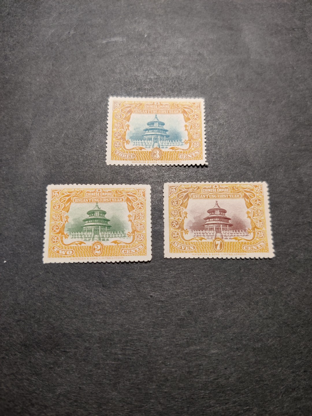 洪涛臻品 精选邮票限时拍卖第三十四期 大清宣统皇帝登基纪念邮票全套3枚新（图6谨供参考）。终生保真！无薄无裂，品相自定。百年古董，入手清代最后一套邮票全套裸票的机会！