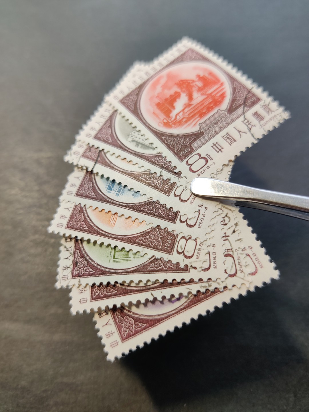 洪涛臻品 精选邮票限时拍卖第三十四期 纪69建国盖销全套，正面艳丽，原胶白胶润亮，票挺，更难得的事是没有该票很常见的黄与阴阳胶！有轻微的贴纸残余透明胶痕。十分难得的品相！