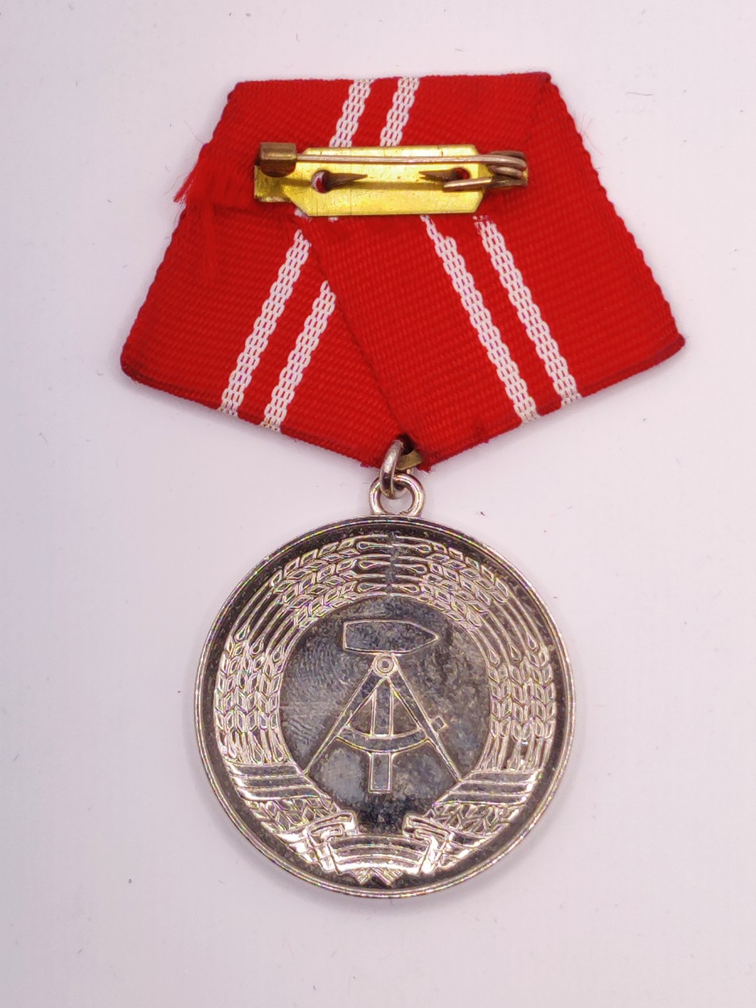 第二期 全场0元起拍 咸鱼国勋章拍卖专场 22年9月25日（周日）开始 东德工战队奖章