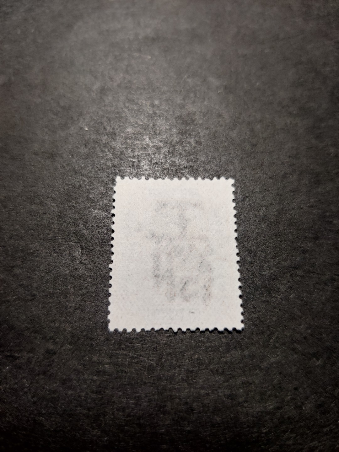 洪涛臻品 精选邮票限时拍卖第三十四期 比大清龙票还早的邮票，上海地方邮票，半分加盖，面艳背白品好，水印清晰漂亮！终身保真！放心入手保真清朝时期文物邮票的机会！