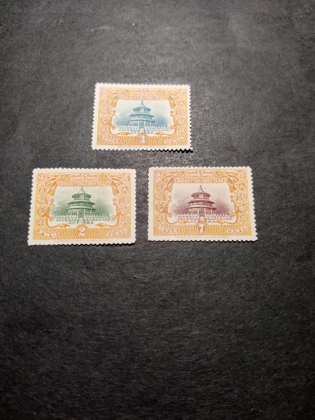 洪涛臻品 精选邮票限时拍卖第三十四期 大清宣统皇帝登基纪念邮票全套3枚新（图6谨供参考）。终生保真！无薄无裂，品相自定。百年古董，入手清代最后一套邮票全套裸票的机会！
