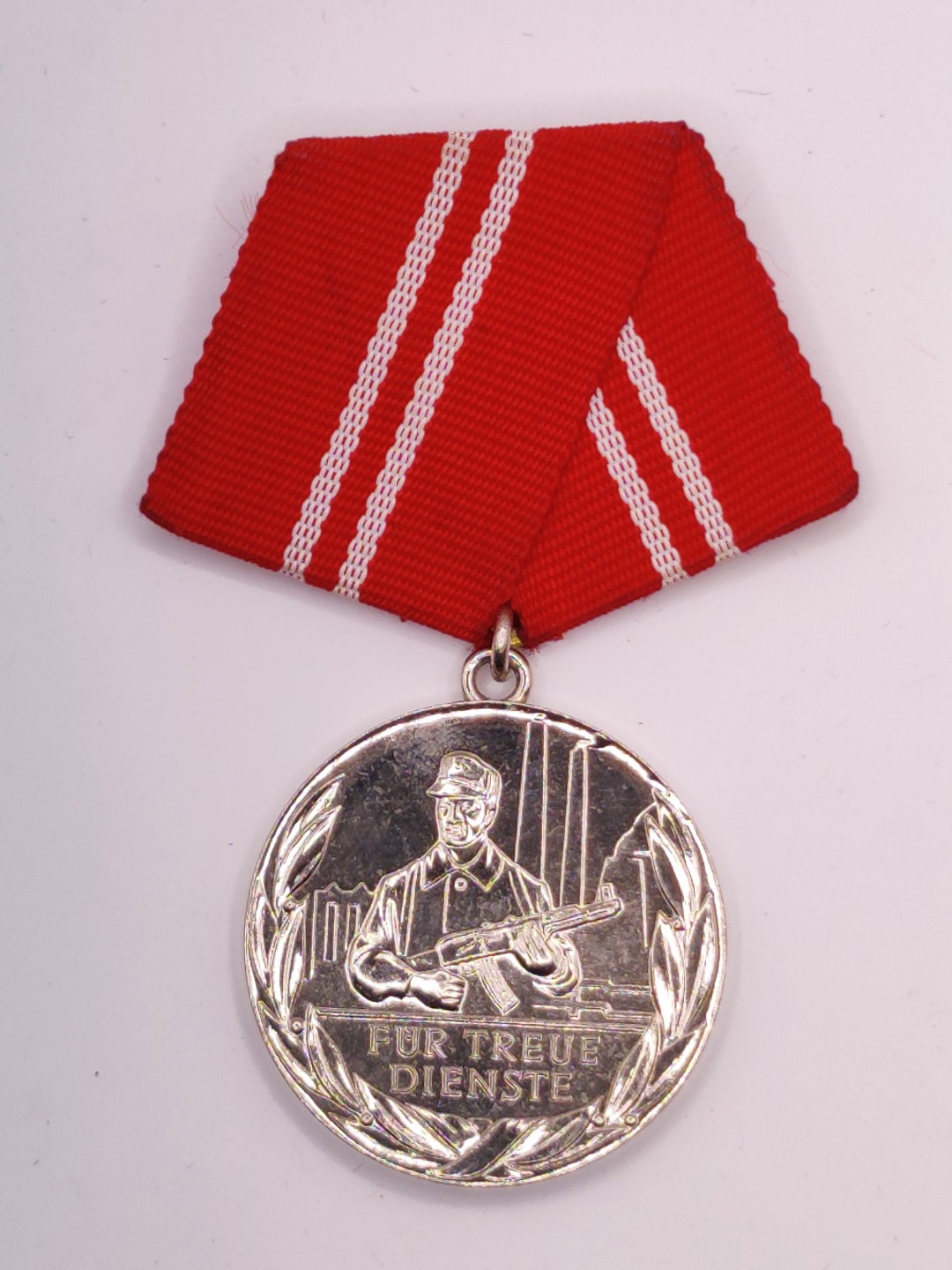 第二期 全场0元起拍 咸鱼国勋章拍卖专场 22年9月25日（周日）开始 东德工战队奖章