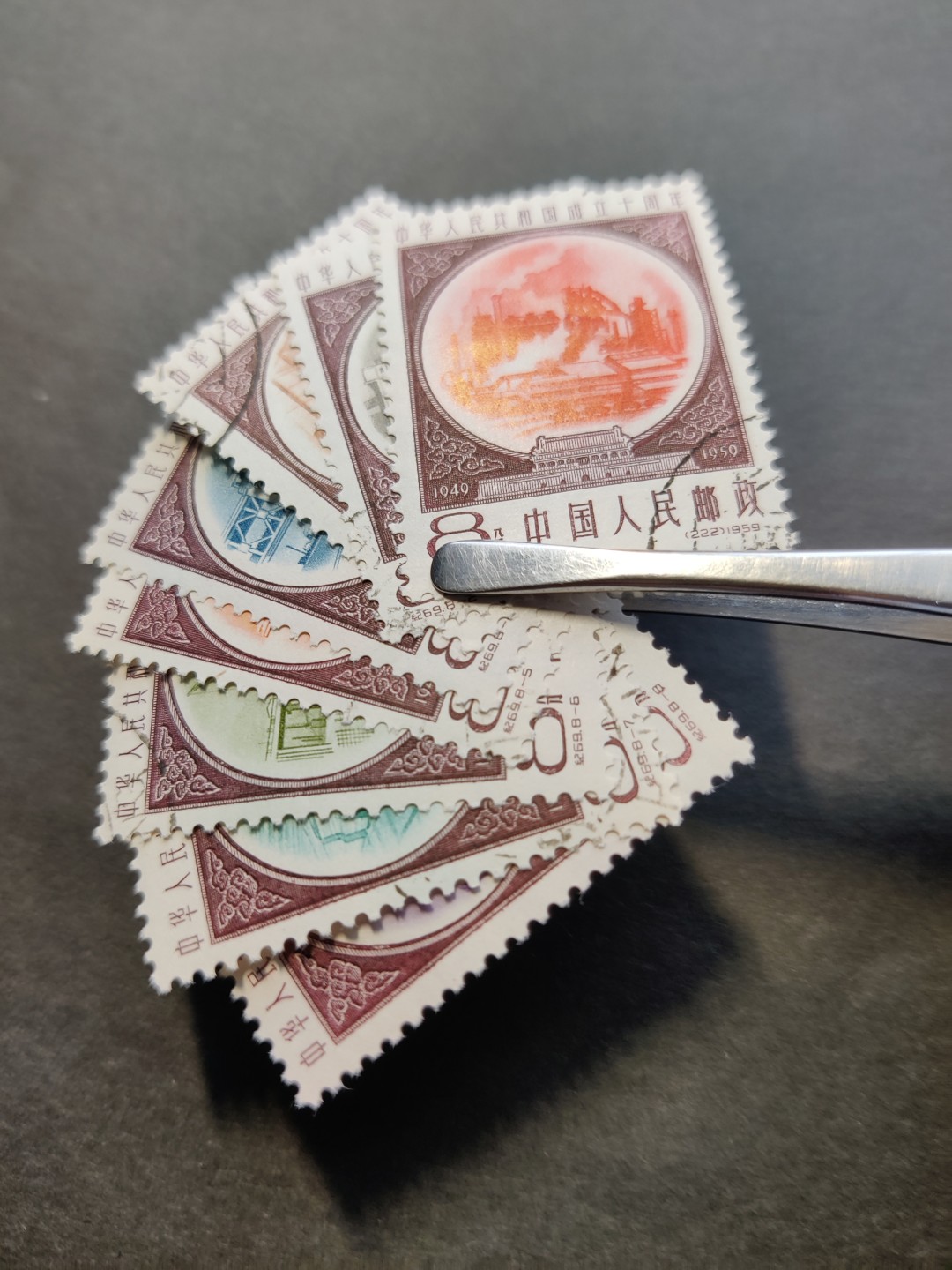 洪涛臻品 精选邮票限时拍卖第三十四期 纪69建国盖销全套，正面艳丽，原胶白胶润亮，票挺，更难得的事是没有该票很常见的黄与阴阳胶！有轻微的贴纸残余透明胶痕。十分难得的品相！