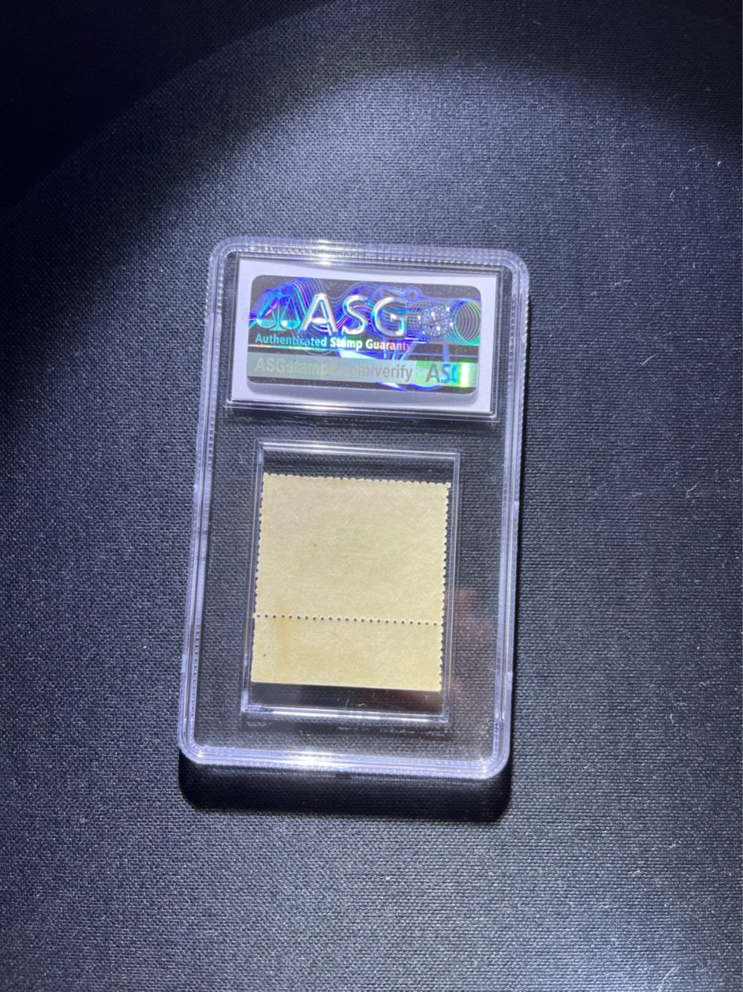 洪涛臻品 精选邮票限时拍卖第三十四期 宣统登基2分新  ASG75OG，带边纸，撕大块送评，比某涌网能买到的普通全品状态好，105号最新出的极严评高配版80分。 清代宣统邮票发行量仅100万套，历时久远，战乱动荡与自然条件的变迁后，留存至今带有原胶的已经且无贴的已经寥寥无几，这其中能评到85分属于百里挑一的品相。 评级资源枯竭，随时大涨，注意捡漏