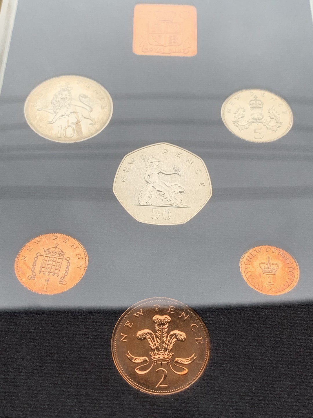 《竞宝斋》第97场-本周四 （满2件或者满200包顺丰） 英国 1976年 六枚套+一枚章 封装精制币 不同面值 完美状态