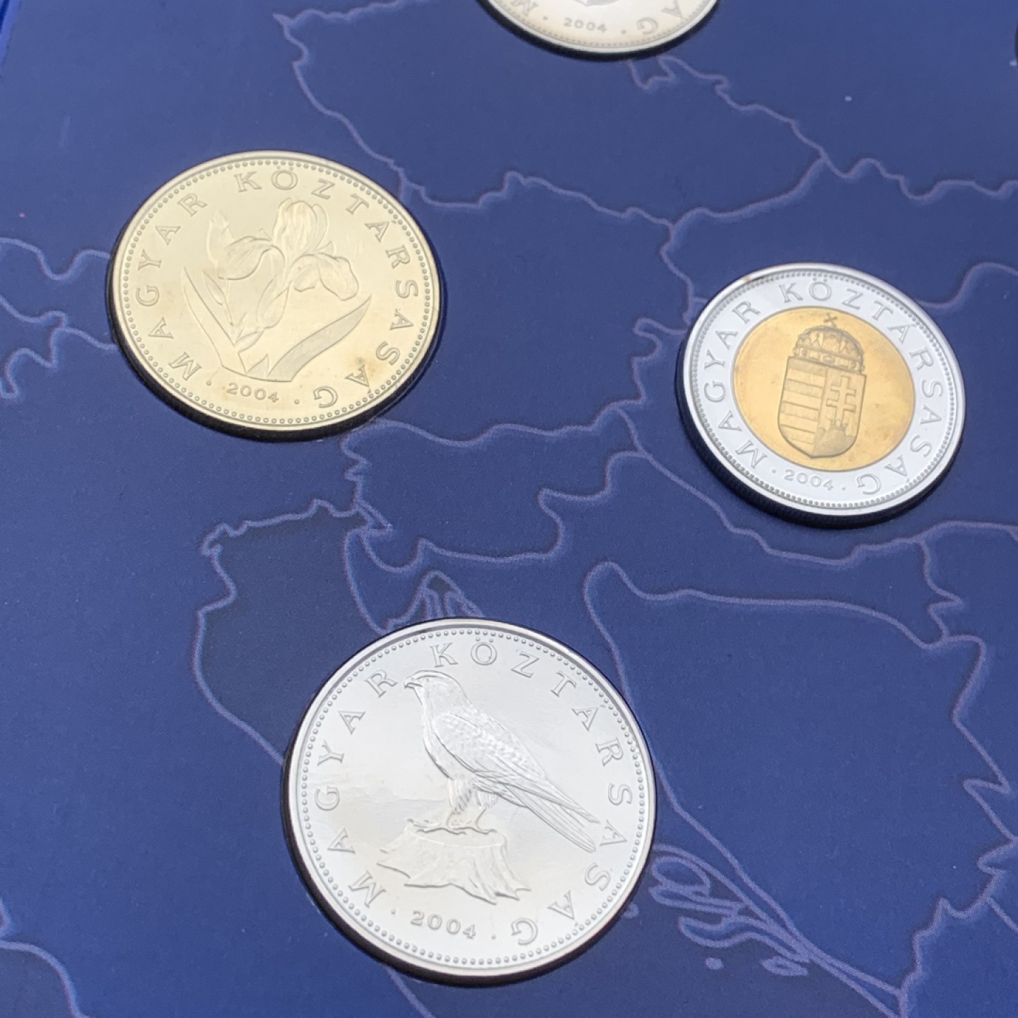 《竞宝斋》第97场-本周四 （满2件或者满200包顺丰） 卡装 匈牙利2004年 精装8枚套 不同面值 发行量只有八千套