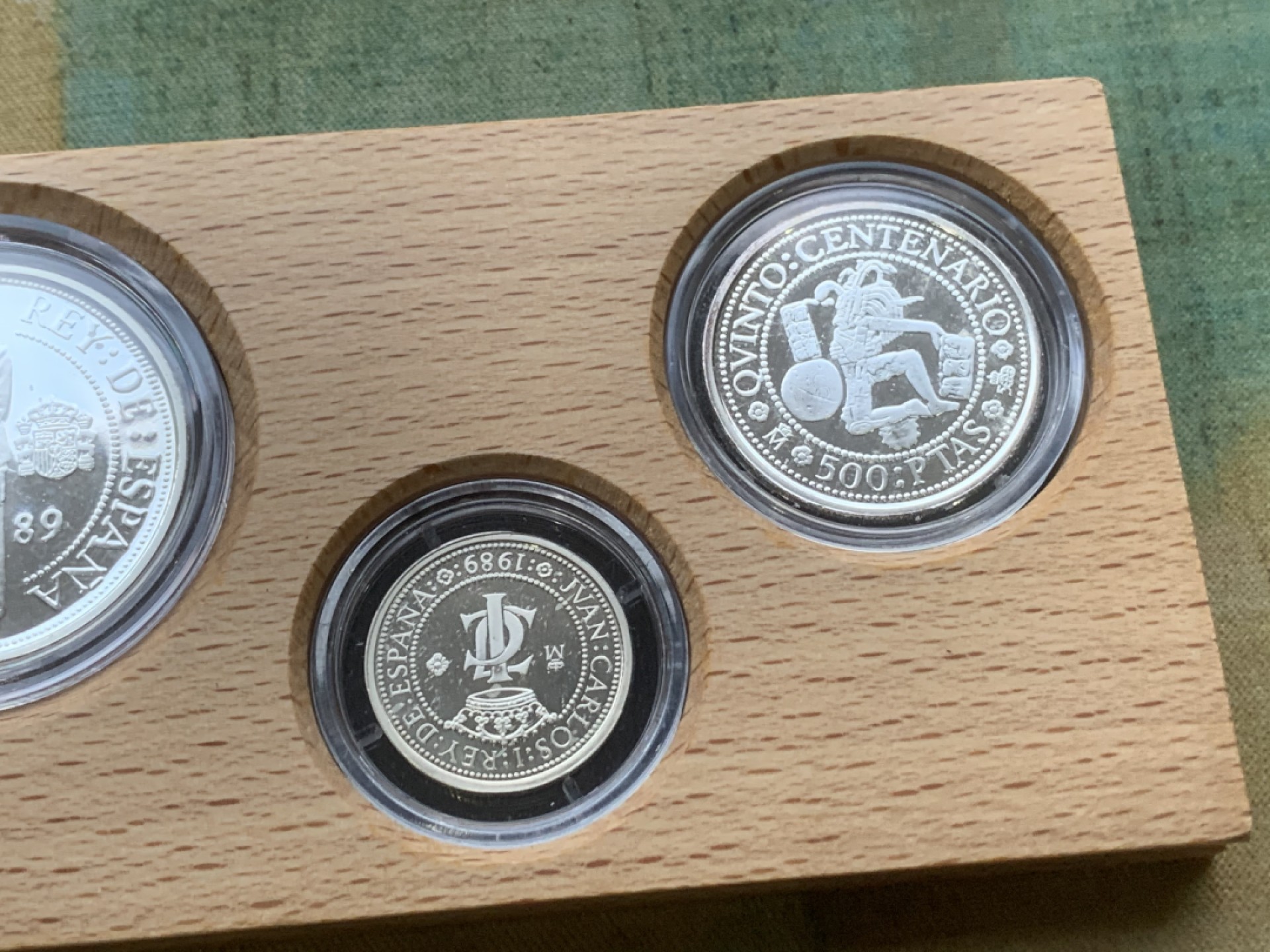 《竞宝斋》第97场-本周四 （满2件或者满200包顺丰） 原盒证书 西班牙1989年 发现美洲新大陆500周年纪念一组5枚银币 非常漂亮