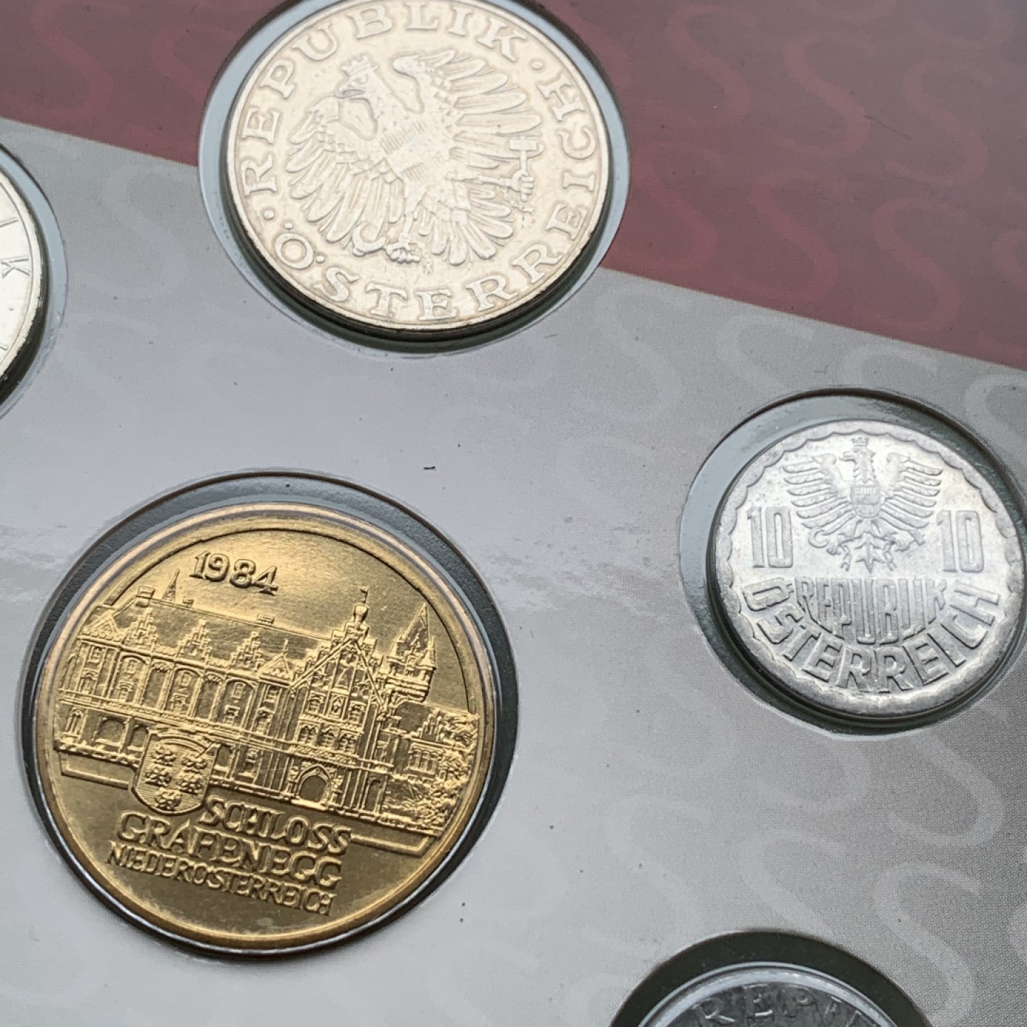 《竞宝斋》第97场-本周四 （满2件或者满200包顺丰） 卡装奥地利 不同面值 八枚装 套币