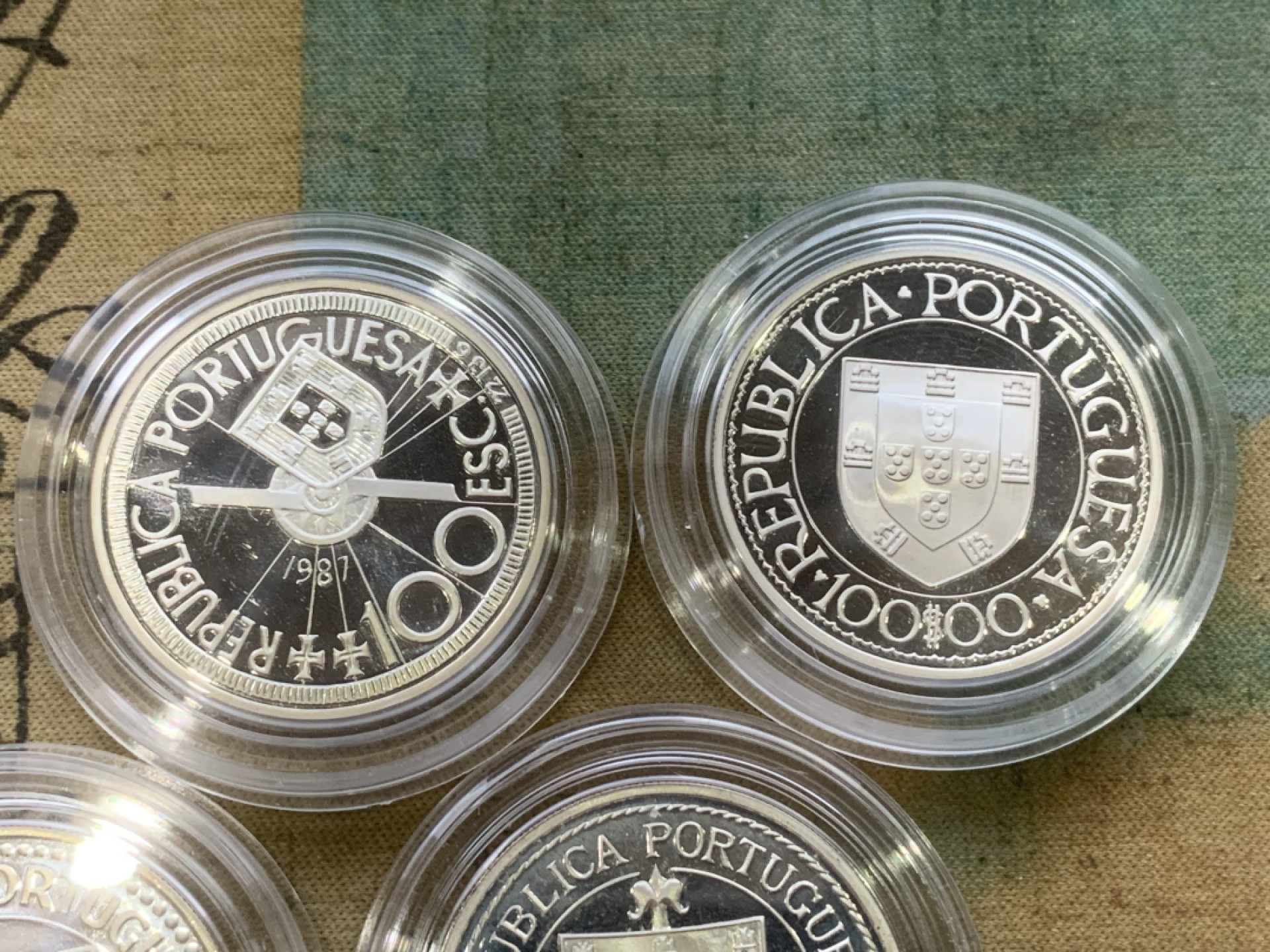 《竞宝斋》第97场-本周四 （满2件或者满200包顺丰） 	原盒证书 葡萄牙1988年 大航海系列 100埃斯库多精制大银币 4枚套