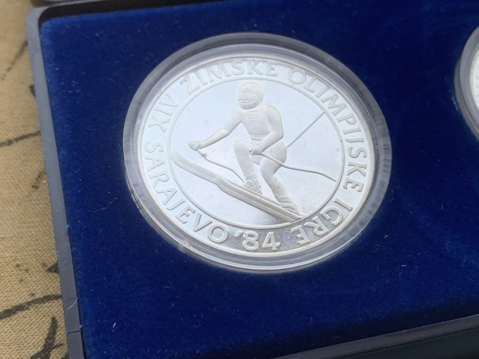 《竞宝斋》第97场-本周四 （满2件或者满200包顺丰） 原盒证书 南斯拉夫 1984年 100/250/500第纳尔 精制银币三枚