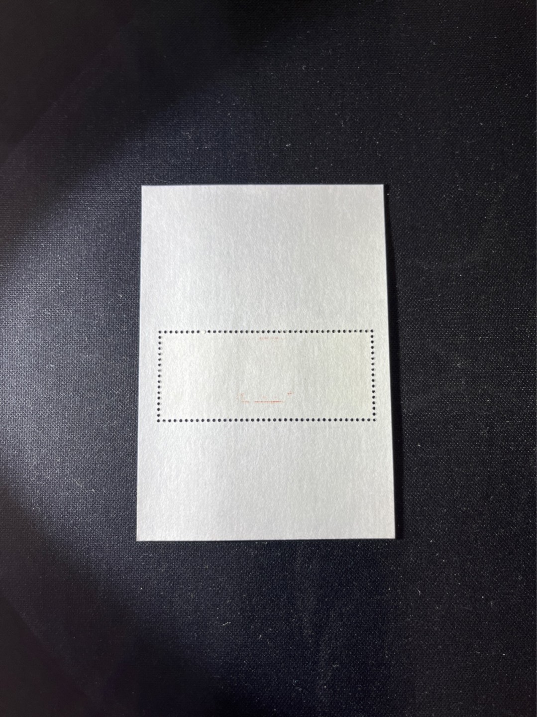洪涛臻品 精选邮票限时拍卖第三十九期 ✦大龙小型张1枚✦  拍品是1枚，拍品为实图，新拆盒中间抽了一枚品相无瑕疵的，朋友的大龙评级99分卖了1.2万，全程带硅胶手套拆，不碰金粉，票没有触痕，收藏或者搏高分的老板留意下！！全品可直接评级