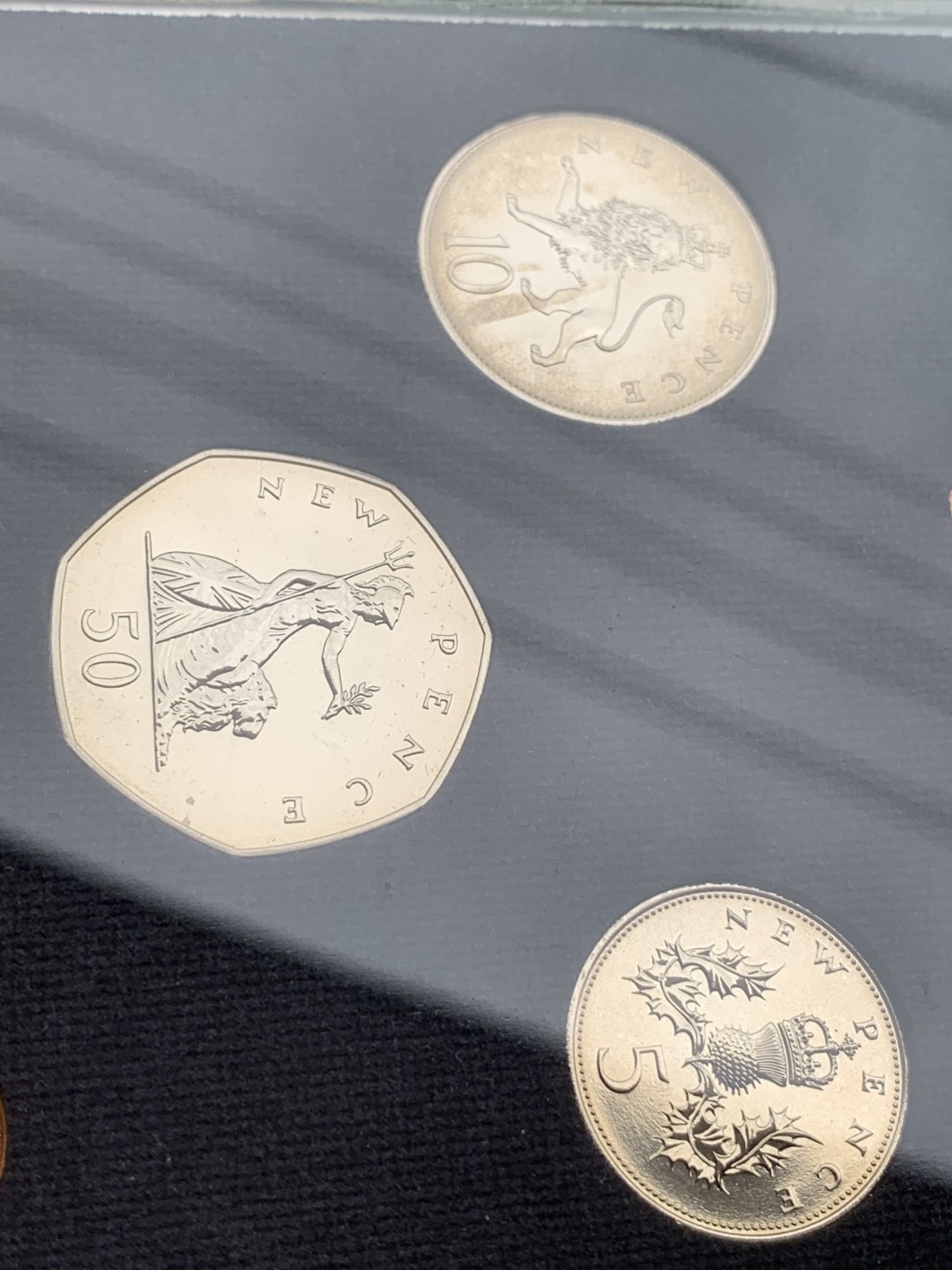 《竞宝斋》第97场-本周四 （满2件或者满200包顺丰） 英国 1976年 六枚套+一枚章 封装精制币 不同面值 完美状态