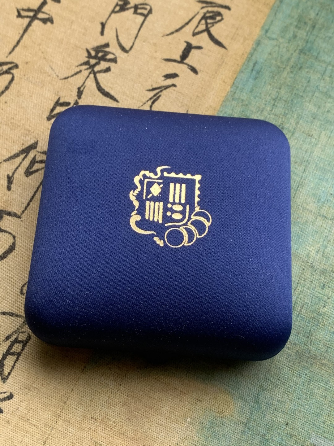 《竞宝斋》第97场-本周四 （满2件或者满200包顺丰） 蓝盒 安道尔1997年 罗马条约 10第纳尔 精制大银币