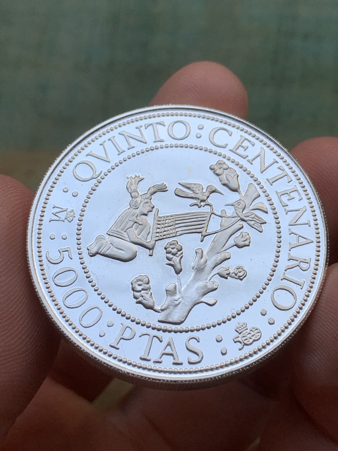 《竞宝斋》第97场-本周四 （满2件或者满200包顺丰） 原盒证书 西班牙1990年 发现美洲新大陆500周年纪念 5000比塞塔 大银币54克