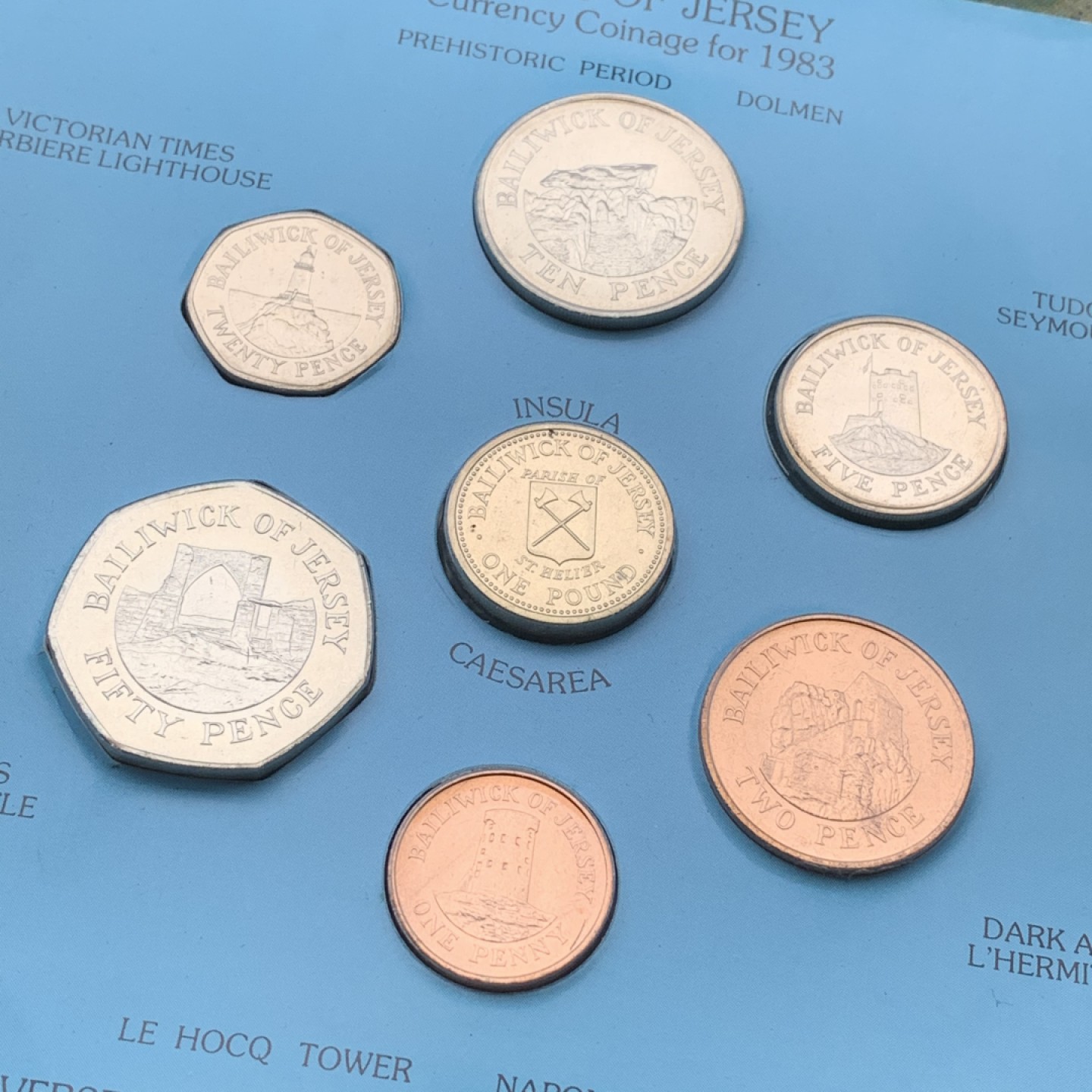《竞宝斋》第97场-本周四 （满2件或者满200包顺丰） 英属杰西岛 1983年 七枚不同面值 最大的是一镑 封装套币