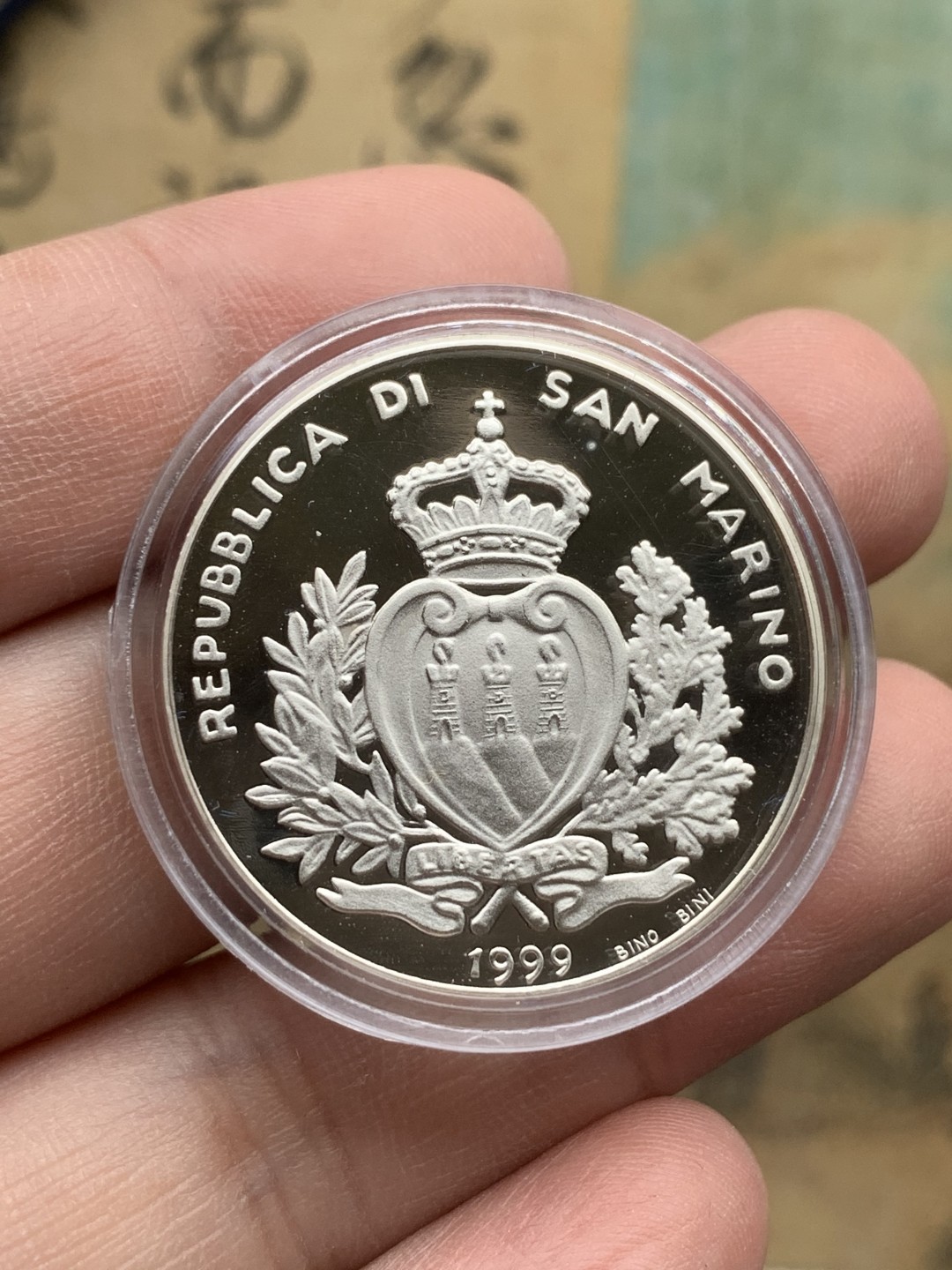 《竞宝斋》第97场-本周四 （满2件或者满200包顺丰） 原盒证书 圣马力诺1999年 10000里拉精制大银币 22克