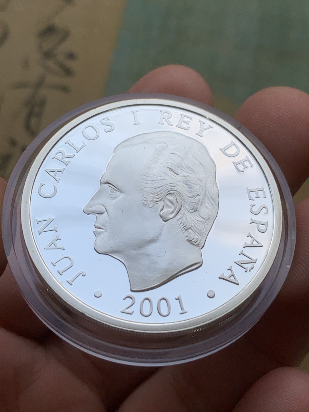 《竞宝斋》第97场-本周四 （满2件或者满200包顺丰） 原盒证书西班牙 2001年 小说家利奥波德阿拉斯百年诞辰纪念 2000比塞塔 精制大银币