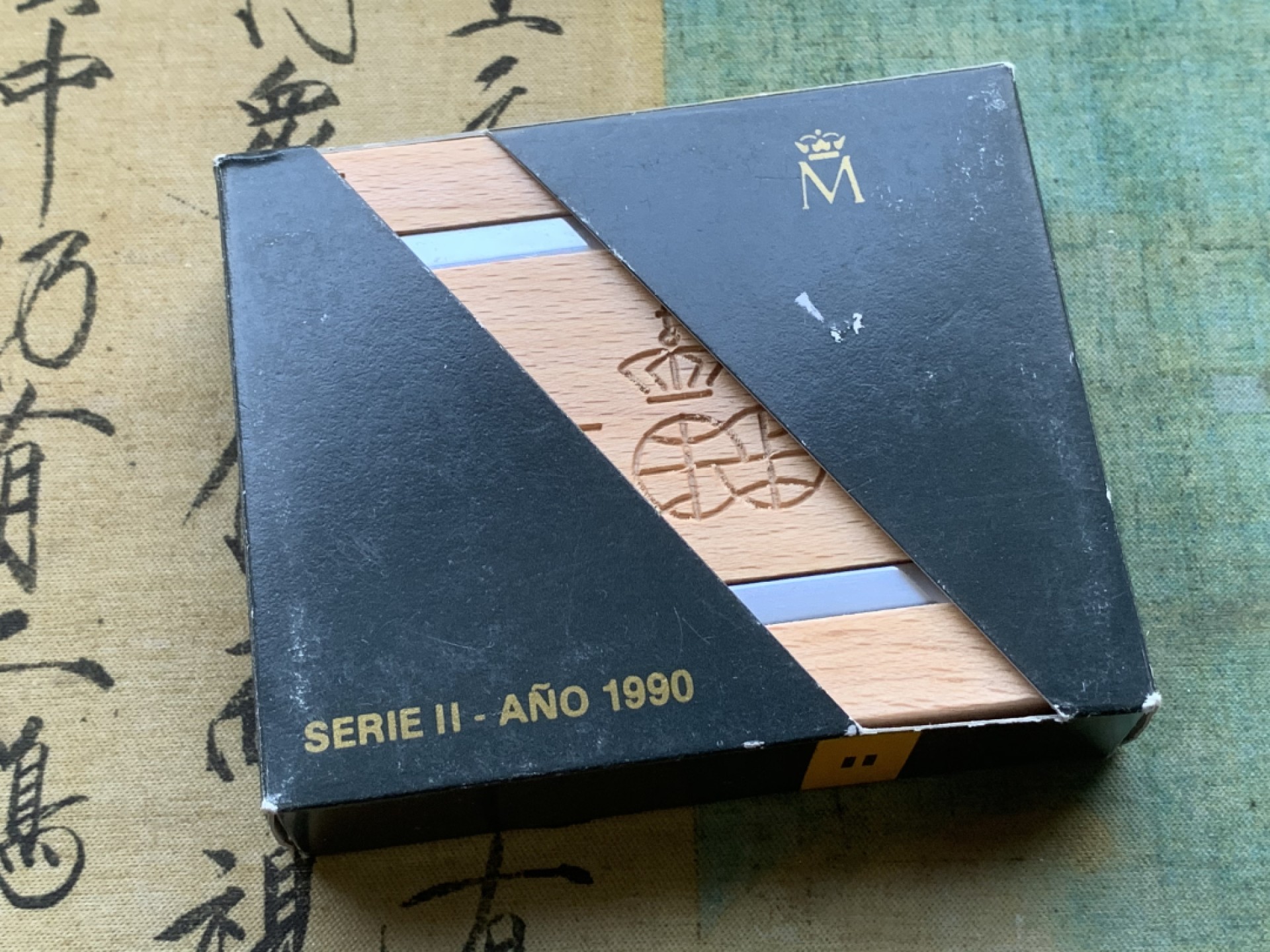 《竞宝斋》第97场-本周四 （满2件或者满200包顺丰） 原盒证书 西班牙1990年 发现美洲新大陆500周年纪念 5000比塞塔 大银币54克