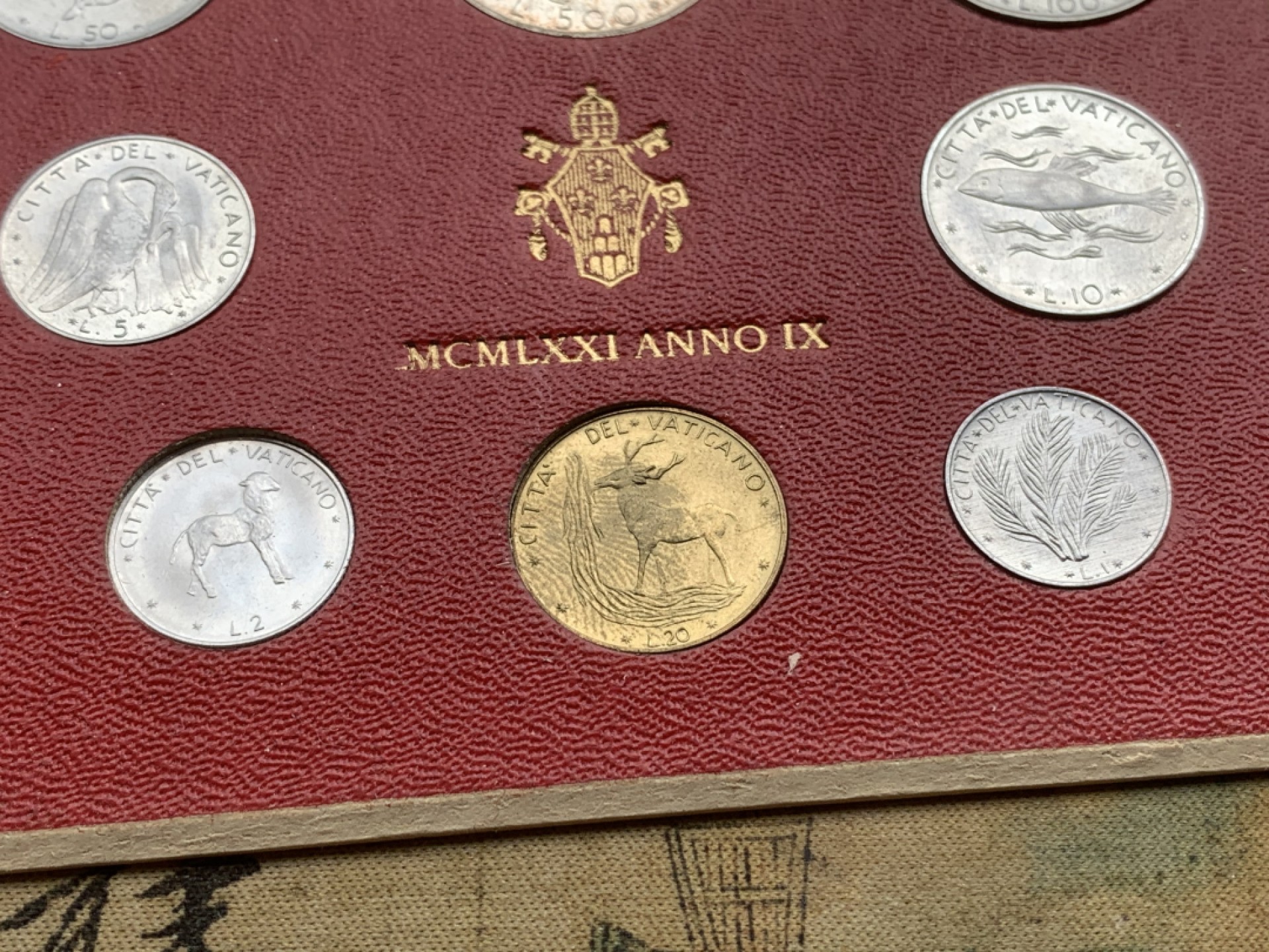 《竞宝斋》第97场-本周四 （满2件或者满200包顺丰） 卡装 梵蒂冈1971年 八枚套不同面值 其中500里拉葡萄是银币