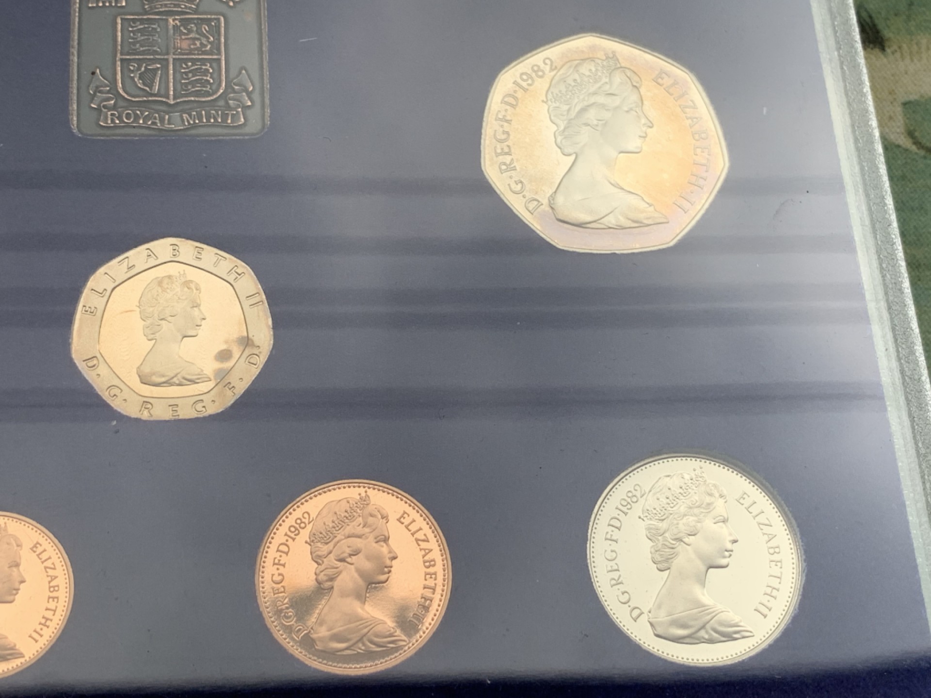 《竞宝斋》第97场-本周四 （满2件或者满200包顺丰） 英国 1982年 七枚套+一枚章 封装精制币 不同面值 完美状态