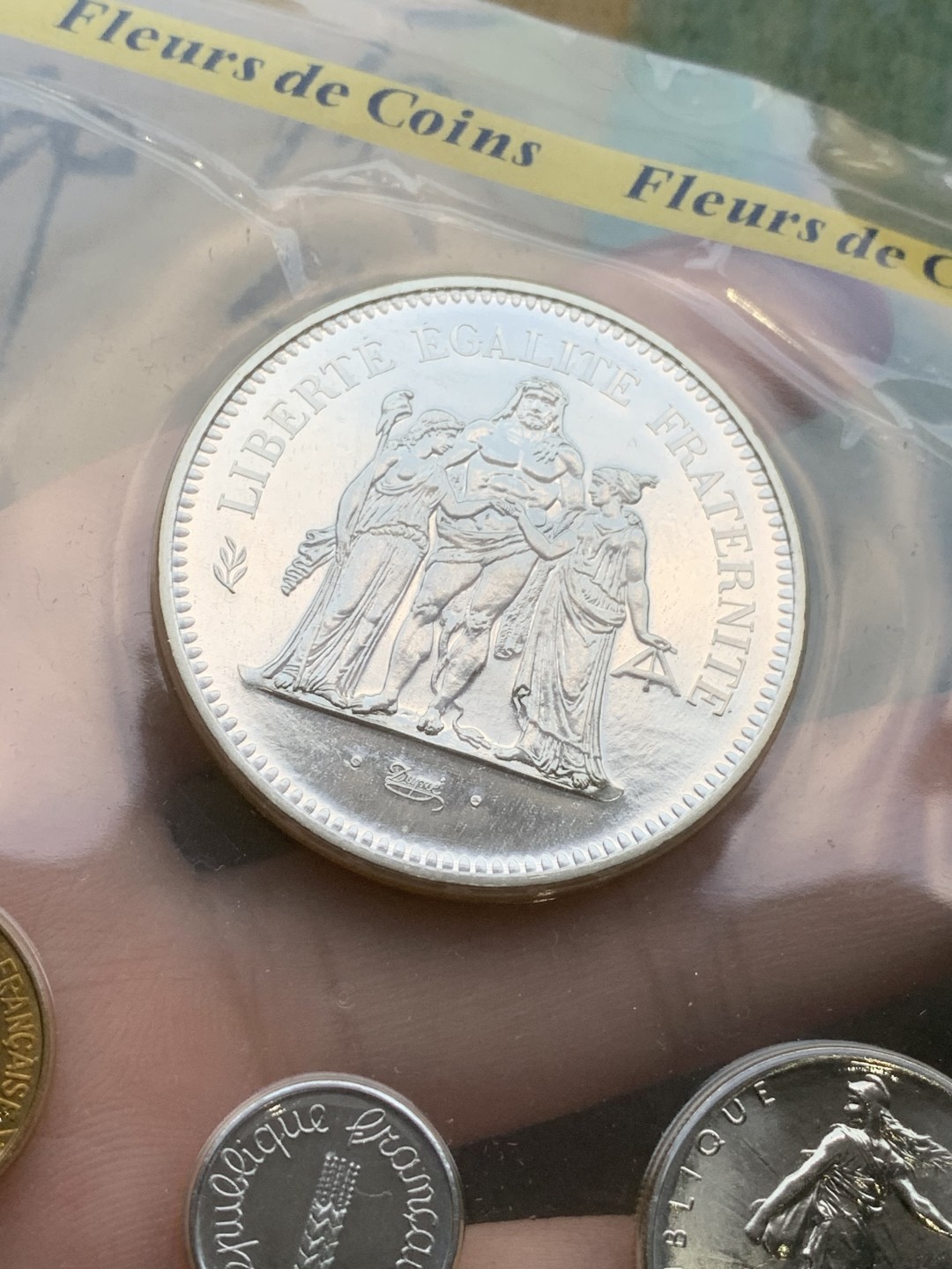 《竞宝斋》第97场-本周四 （满2件或者满200包顺丰） 原盒证书 法国1980年 封装十枚套 其中50法郎大力神是大银币 系列里最稀少的年份