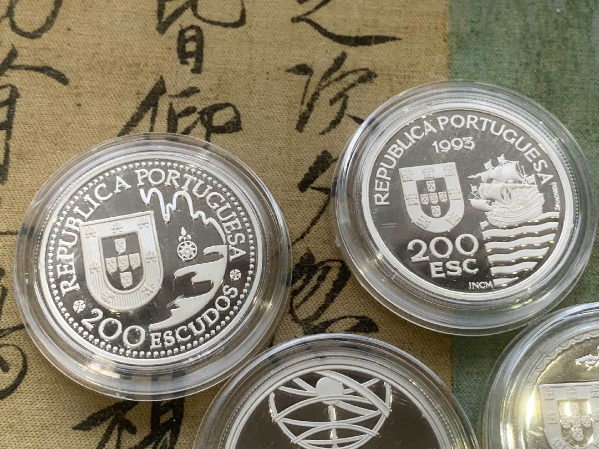《竞宝斋》第97场-本周四 （满2件或者满200包顺丰） 原盒证书 葡萄牙 1993年葡日友好450周年纪念 200埃斯库多精制大银币 4枚套