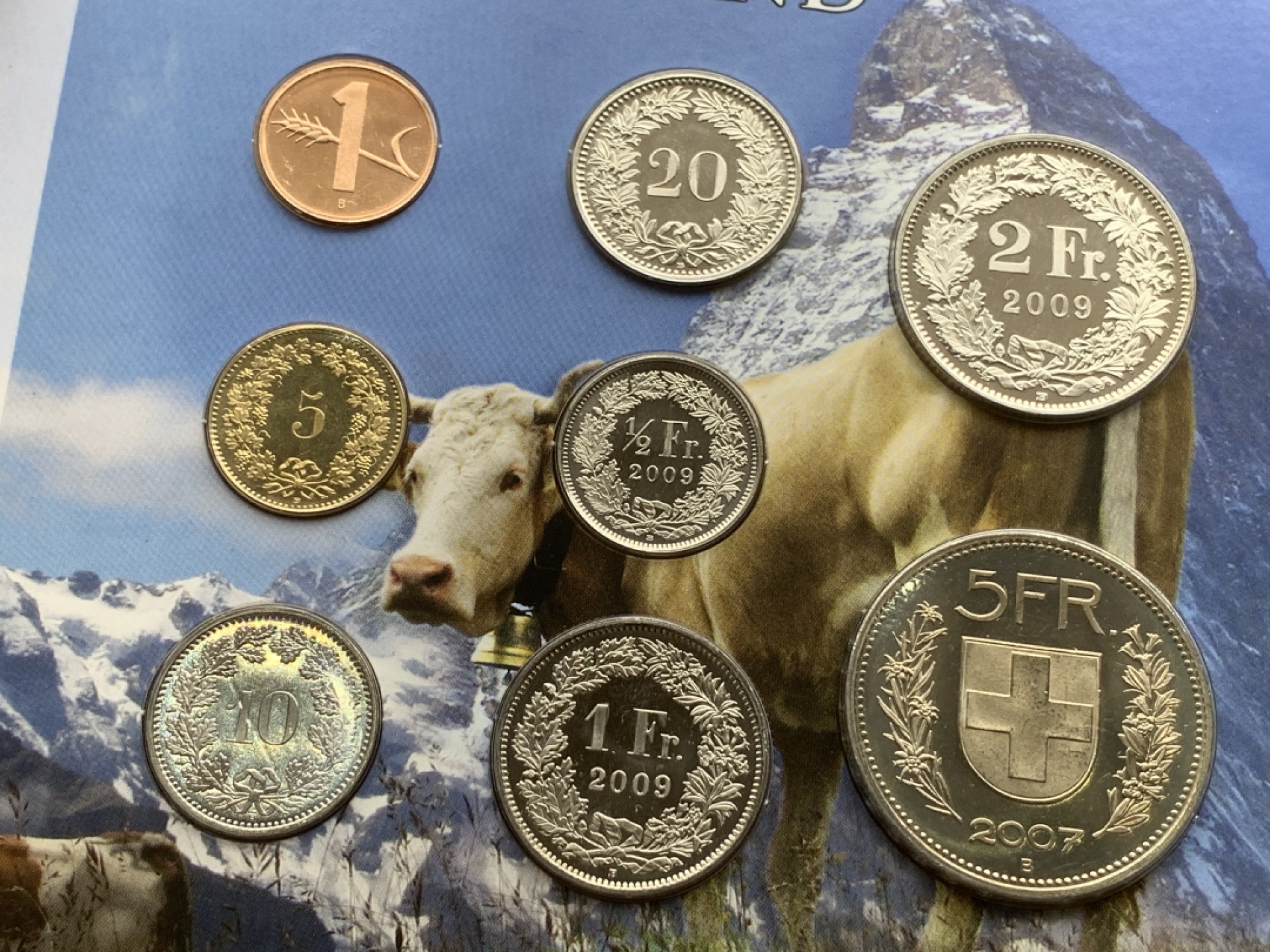 《竞宝斋》第97场-本周四 （满2件或者满200包顺丰） 卡装 瑞士2001年-2009年不同面值 八枚套 感觉是精制币 但是不确定